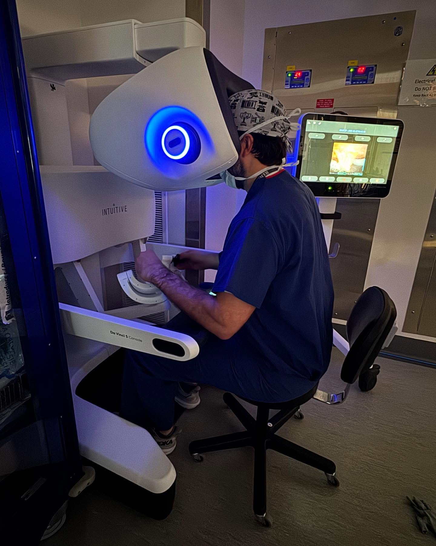 Glad to finally get to use our new DV5!  Thankful for my TMH family and Intuitive for all the support. Excited to continue to watch our robotic program grow!