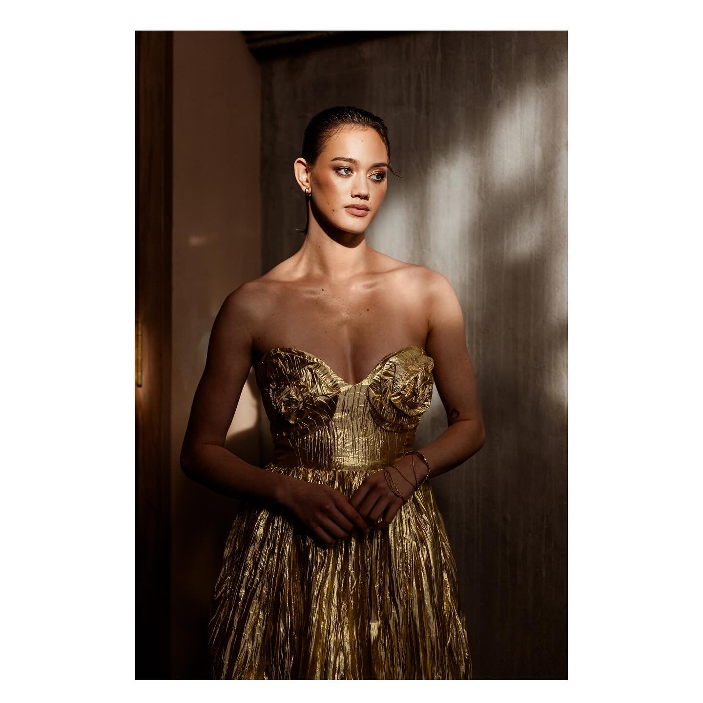 GEMMA glistening in that golden hour light🌙✨

Photography @oliviamelhopphoto 
Hair @andrew.cobeldick 
Makeup @youandiartistry 
Stylist @sheshesustainablestylist 
Model @gemmaorsman @kirstybunnymanagement 
Wearing @brooketysonritual