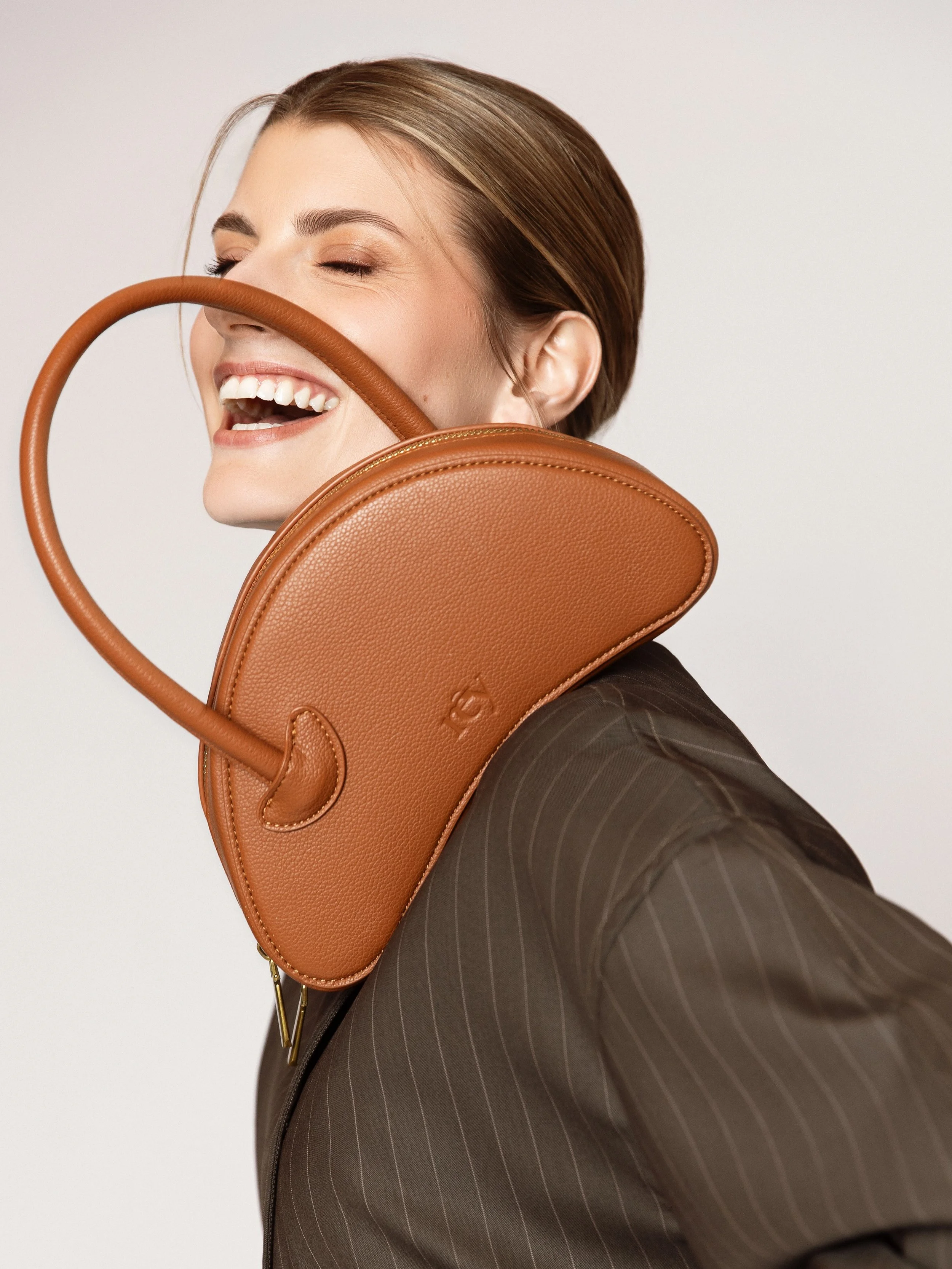 STEPH and our fave little almond @rey_thelabel bag 💼

Model @stephpmcg @kirstybunnymanagement 
HMUA @youandiartistry.studio @youandiartistry 
Stylist @sheshesustainablestylist using @winniecatherine_ @rey_thelabel @castel__and__co 
Retouch @alinagar