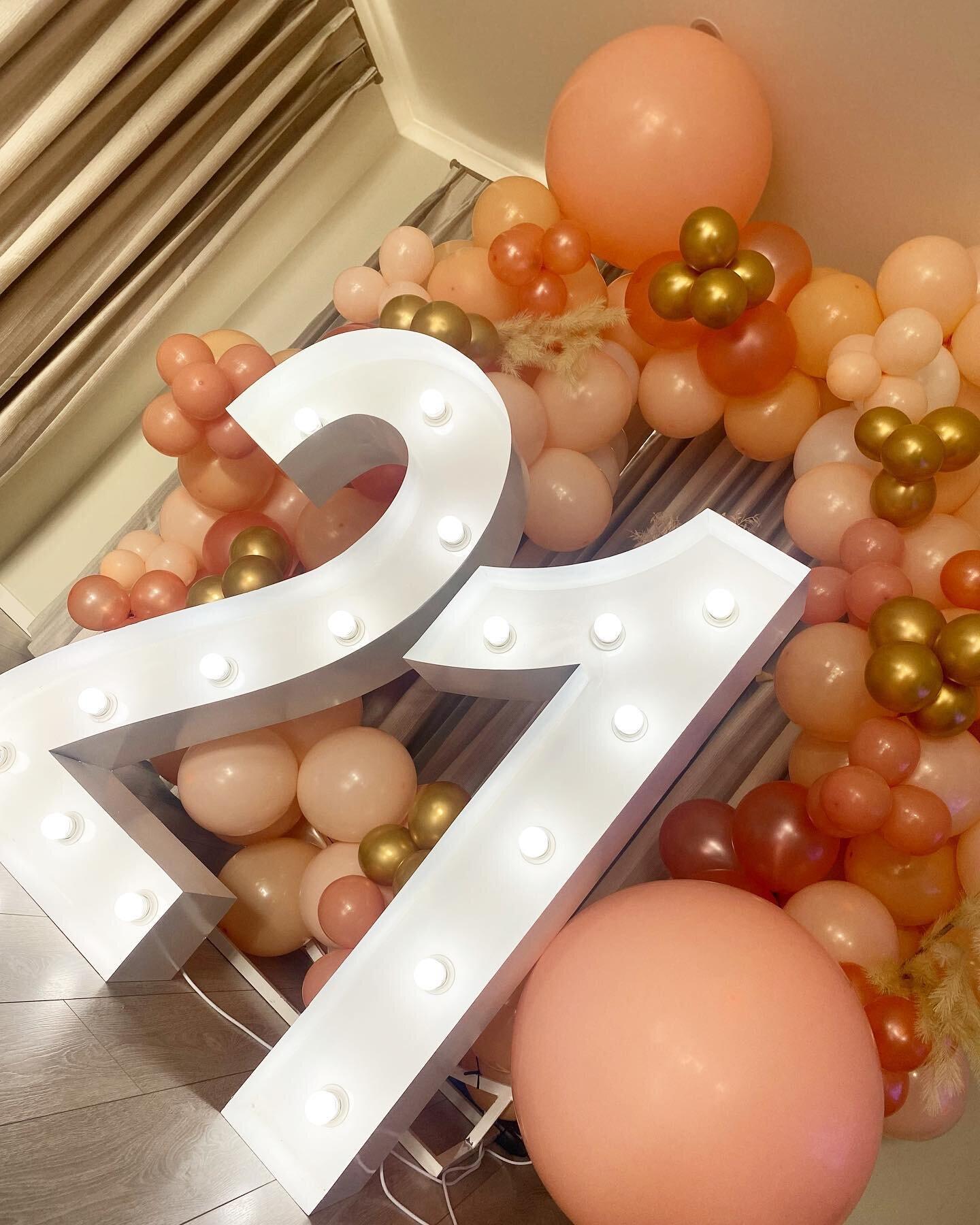 Such a statement! This was so fun to play around with! 😍✨

Only balloons by us xx
________________________________

#eventplanning #eventdecor #birthdays #auckland #smallbusinesses #newzealand #eventstyling #personalising #eventplanners #partydecor 