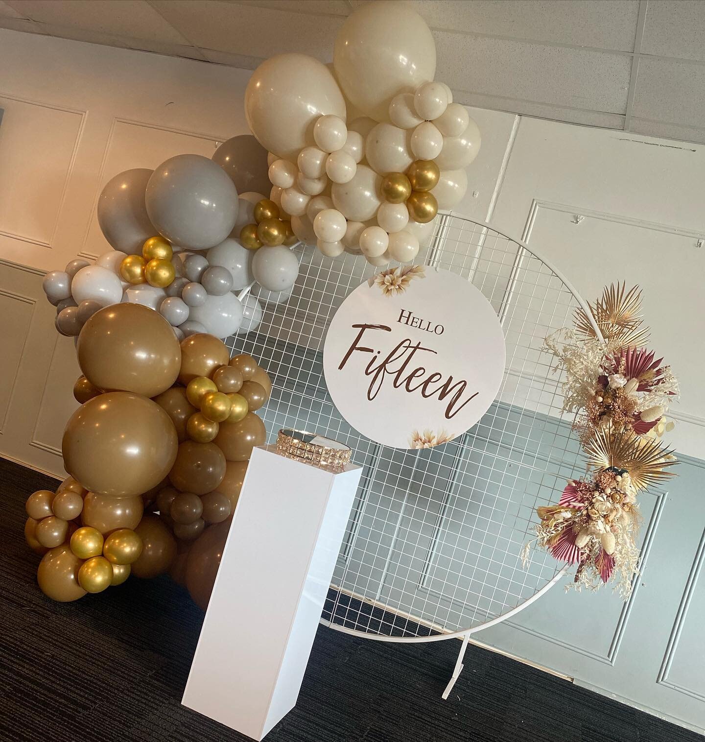 Loving this chic set up with the most beautiful colours 😍✨
________________________________

#eventplanning #eventdecor #birthdays #auckland #smallbusinesses #newzealand #eventstyling #personalising #eventplanners #partydecor #personalising #eventma