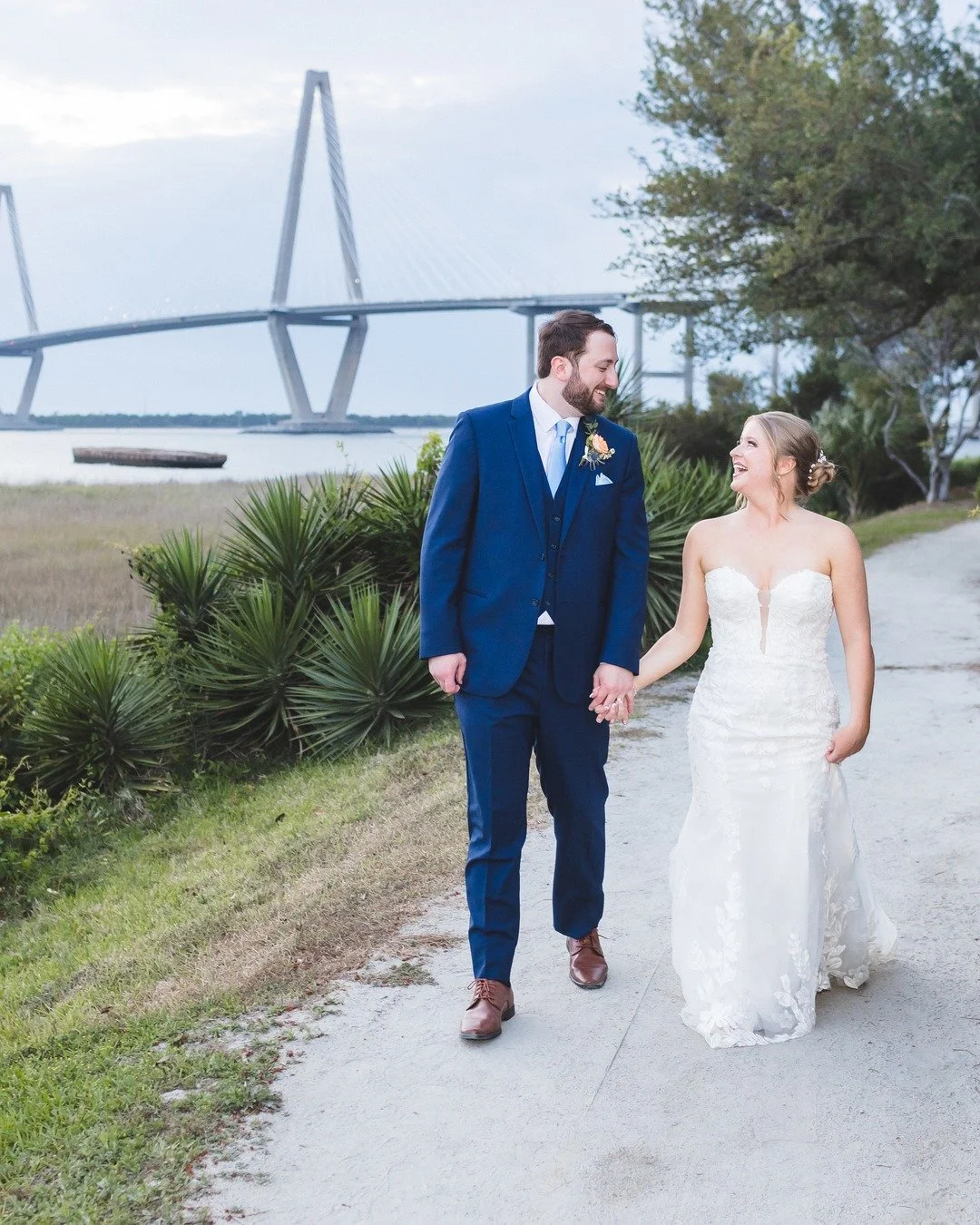 Charleston really showed off for Jourdan and Jacob. 🌉

Harbor breezes, marsh paths and the Ravenel Bridge stretching across nearly every frame. Swipe to the end for a few favorites from their engagement session downtown, wrought-iron gates and all.

