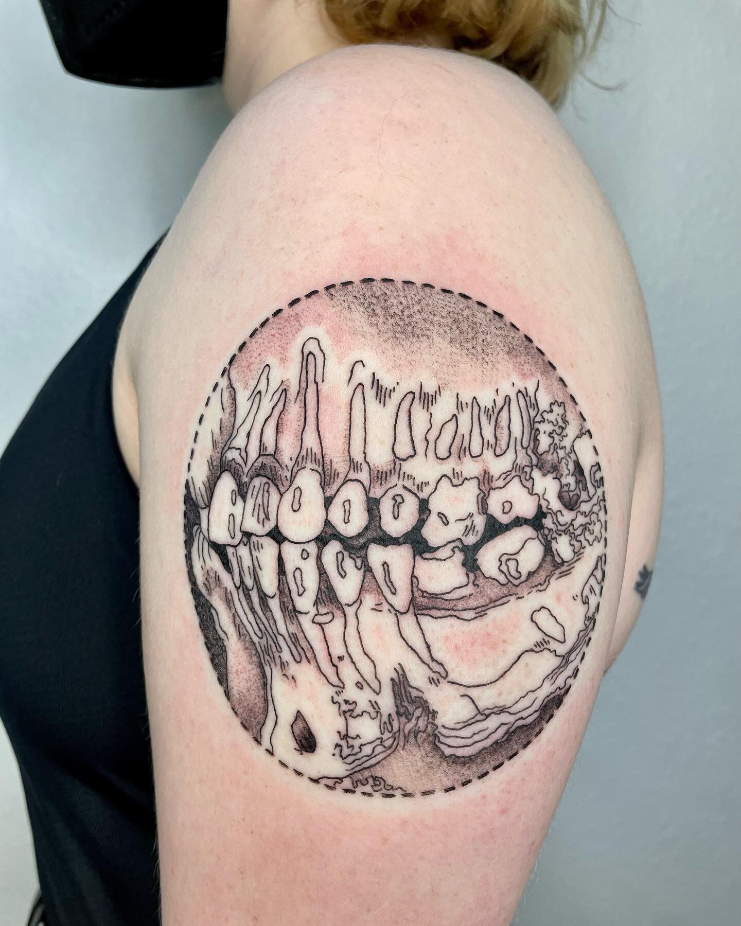 Thanks for getting another piece from my flash, Jordan! It&rsquo;s always a pleasure to hang out with you ☺️ 🦷 
I can&rsquo;t wait to do more tattoos like this! Stay tuned for more flash when I open my books for November soon 
#pdxtattoo #tattoo #co