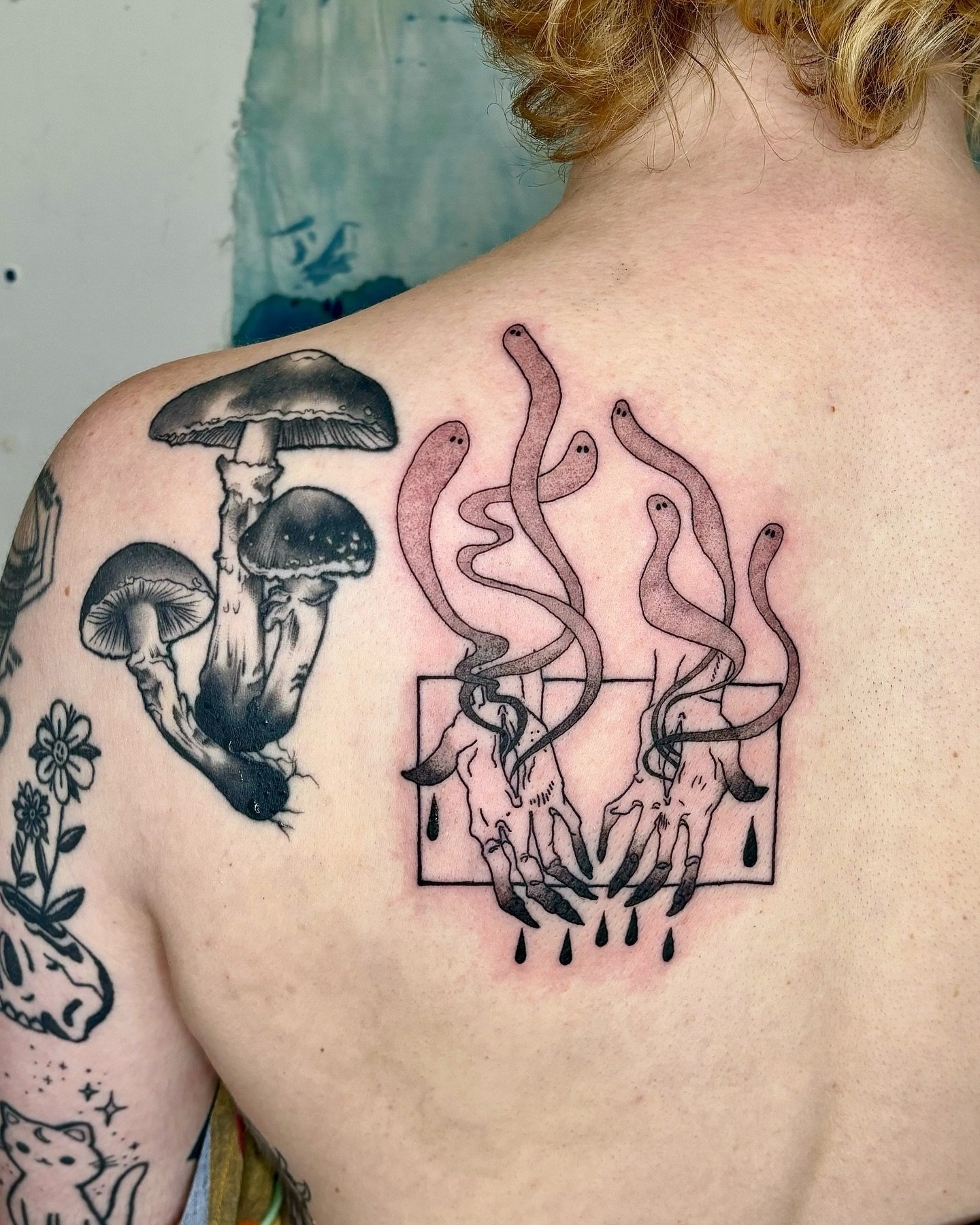 A perfect placement for this flash piece for Remy a few months ago! 

Nestled next to a beautiful cluster of mushrooms by @donnajeantattoo 🍄🍄&zwj;🟫 Donna and I went to school together a few years ago and it&rsquo;s so special to get to see her wor