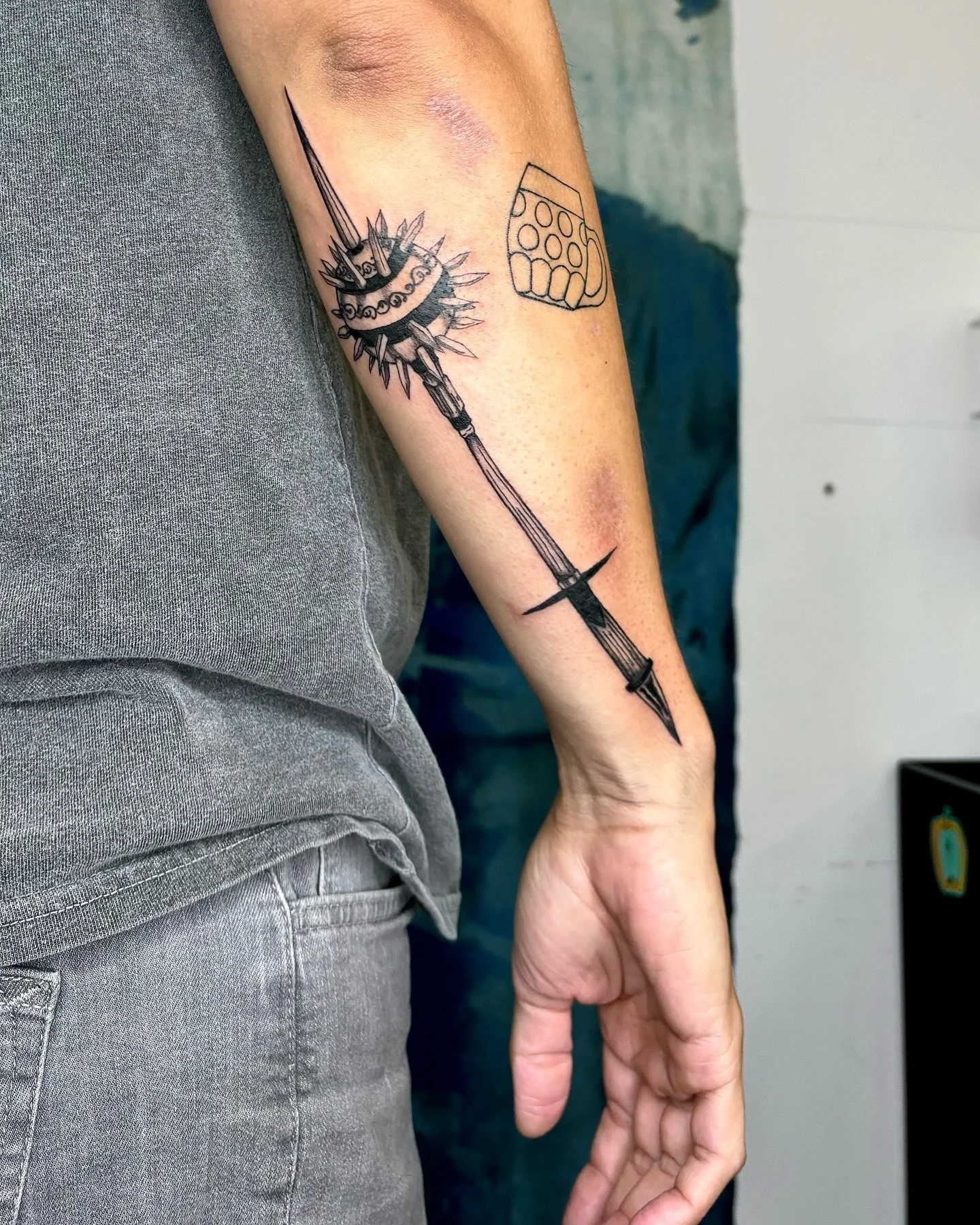 A spiked medieval morning star for Justin! Swipe to see all the angles 🤌 

 #tattoo #pdxtattoo #pdxtattooartist #queertattooartist #art #queerart #lezliedorcus #blackworktattoo #lineworktattoo #flash #queertattoo #portlandtattoo  #customtattoo  #que