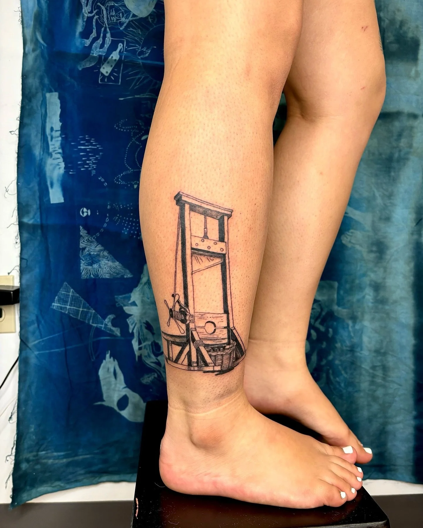 Feeling bad! But hey! Here are some timely guillotines I did in the past few months :) 
Swipe to see one of them 2 months healed. 

I love you all! I love being trans and queer and I love my family, partner and friends! I&rsquo;ve been dissociating h