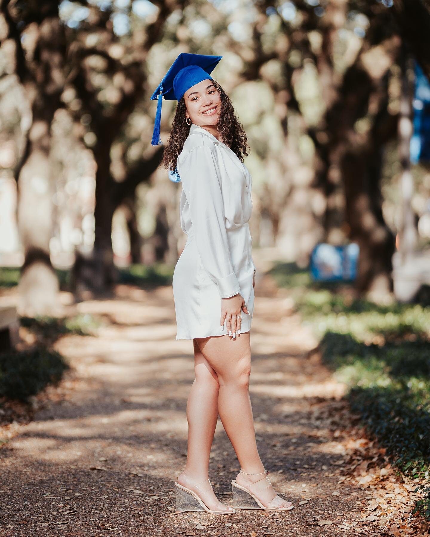 Turning a page &amp; starting a new chapter🎓

And just like that&hellip; It&rsquo;s graduation season again! Be sure to book your graduation &amp; senior pictures before spots fill up. 

Got a discounted package for high school students available no