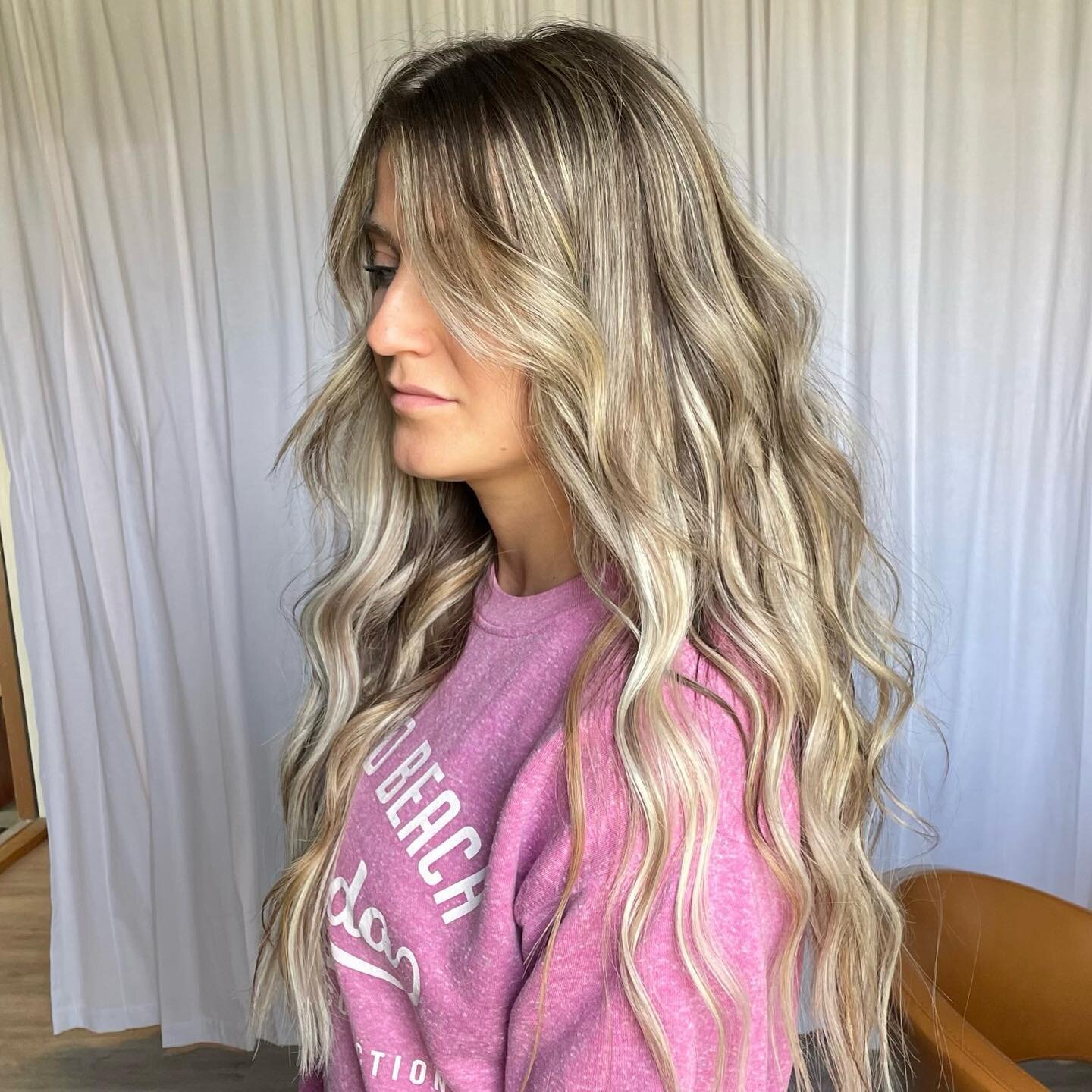 SWIPE TO SEE THE INSTALL

2 Rows or Gorgeous @covetandmane extensions in Bondi 
(Used 18&rdquo; on the bottom row and 22&rdquo; on the top row for a length and thickness)

#handtiedhairextensions
 #barringtonhair #luxuryhair #extensionbeforeandafter 