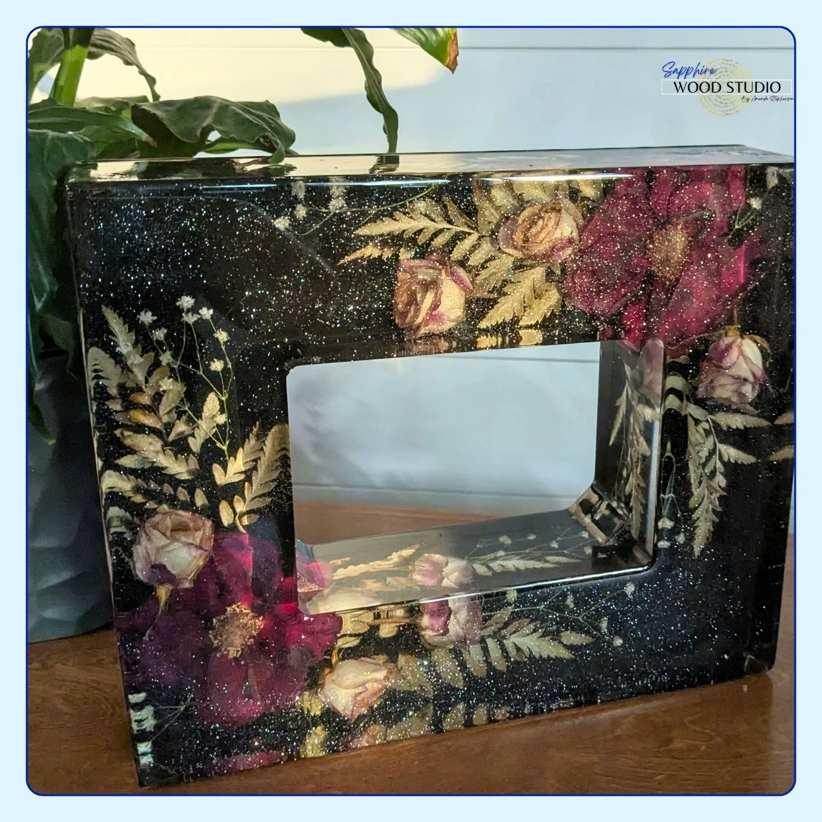I mean you could just buy a cheap frame from Target, but wedding photos deserve better, right? 🤔
I made this to try out a new mold before pouring one for a bride. Personally I like a little glitter but there are a million ways to make a bouquet pop.