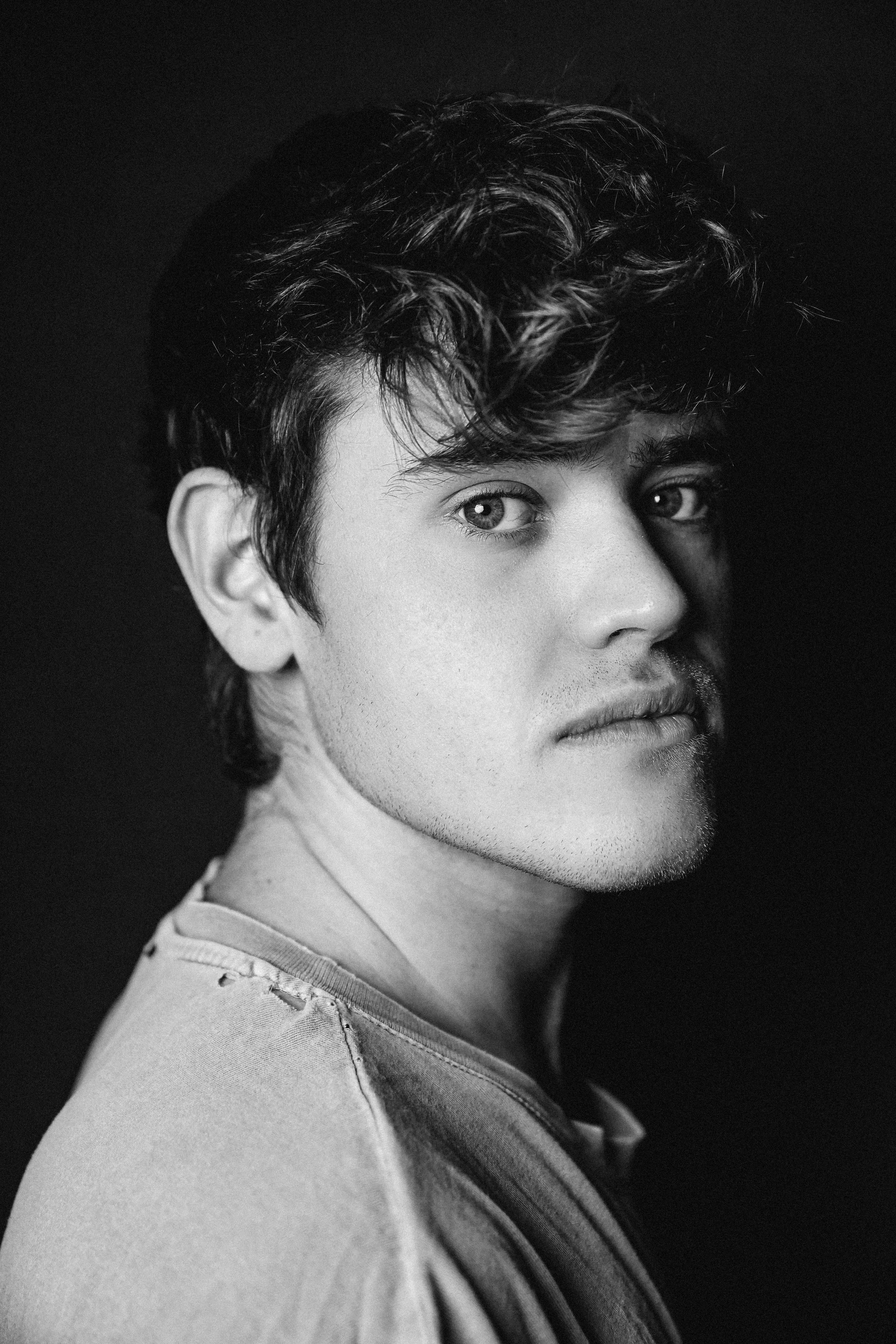 Book comédien Paris studio - Xavier Widhoff - 2023 © AS Photographie Paris - Anne-Sophie Guebey