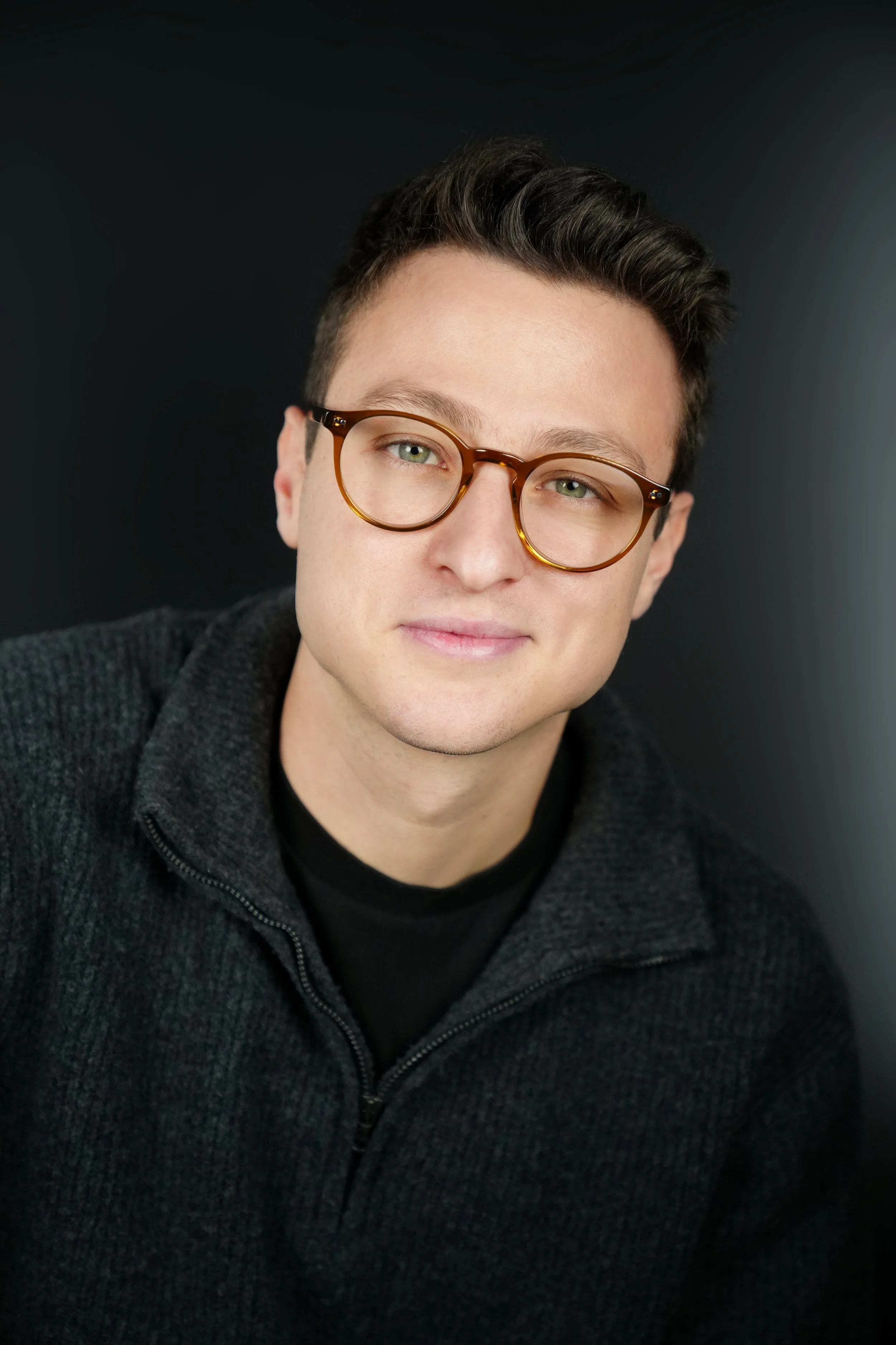 Book comédien studio Paris - Théo Cosset - 2024 © AS Photographie Paris - Anne-Sophie Guebey