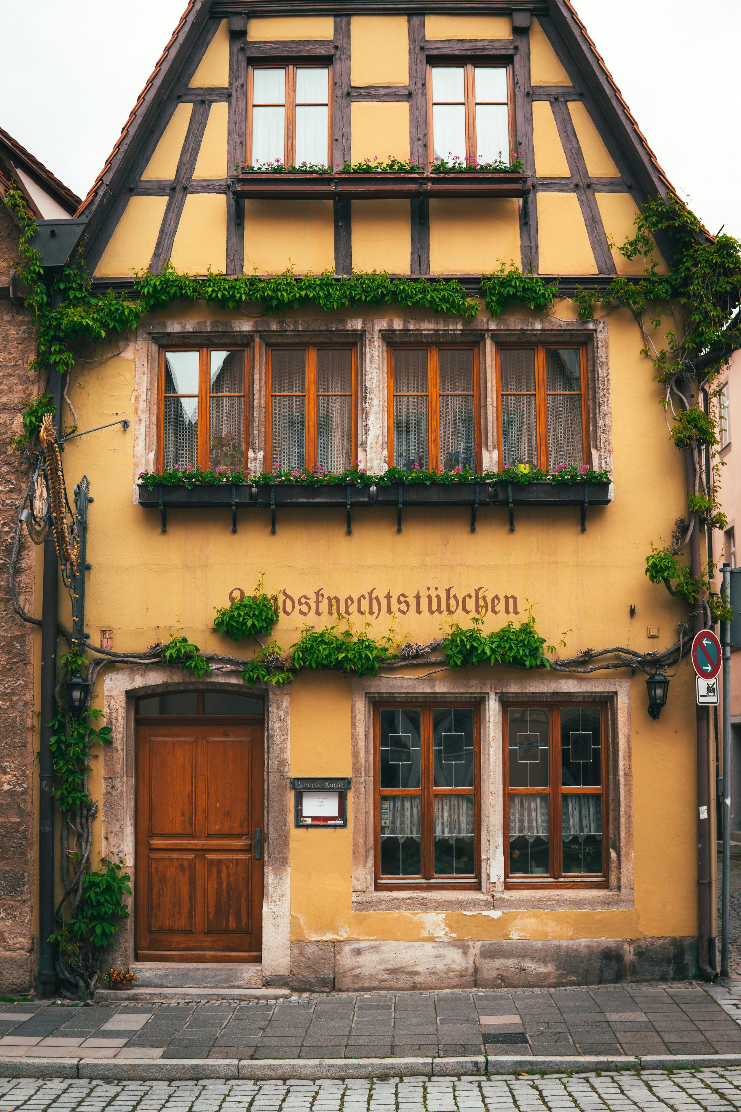 tobias-reich-pDp-zgEEdaE-unsplash.jpg