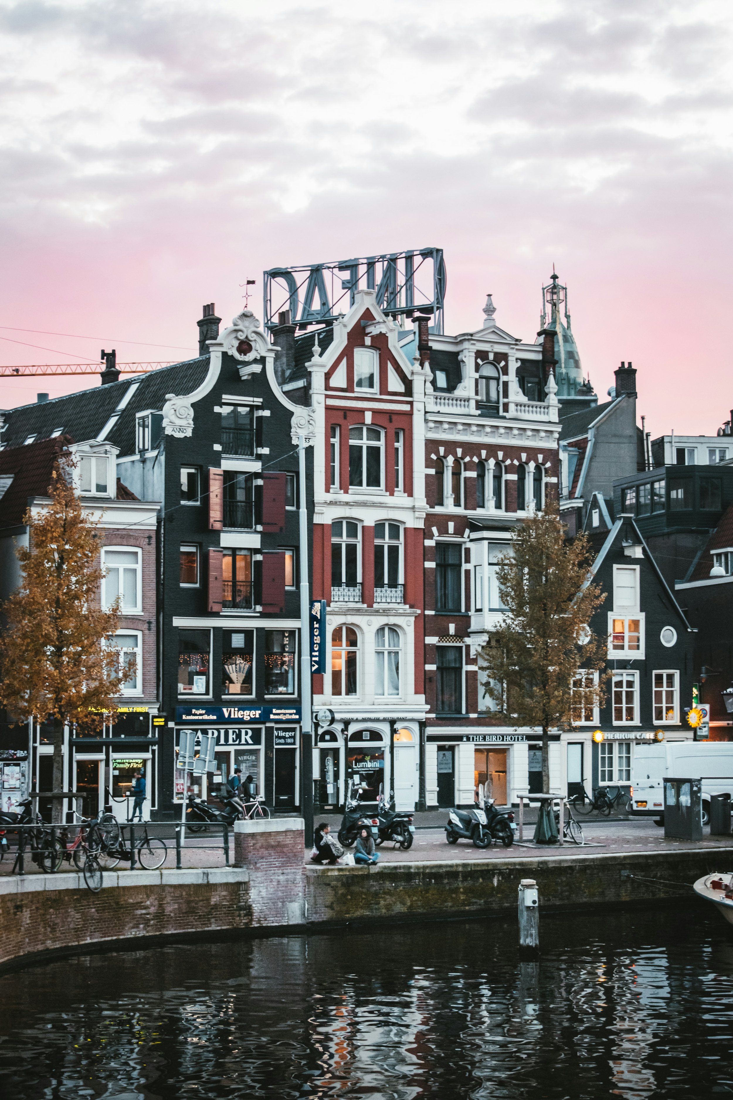 max-van-den-oetelaar-fxpJGoTA1rU-unsplash.jpg