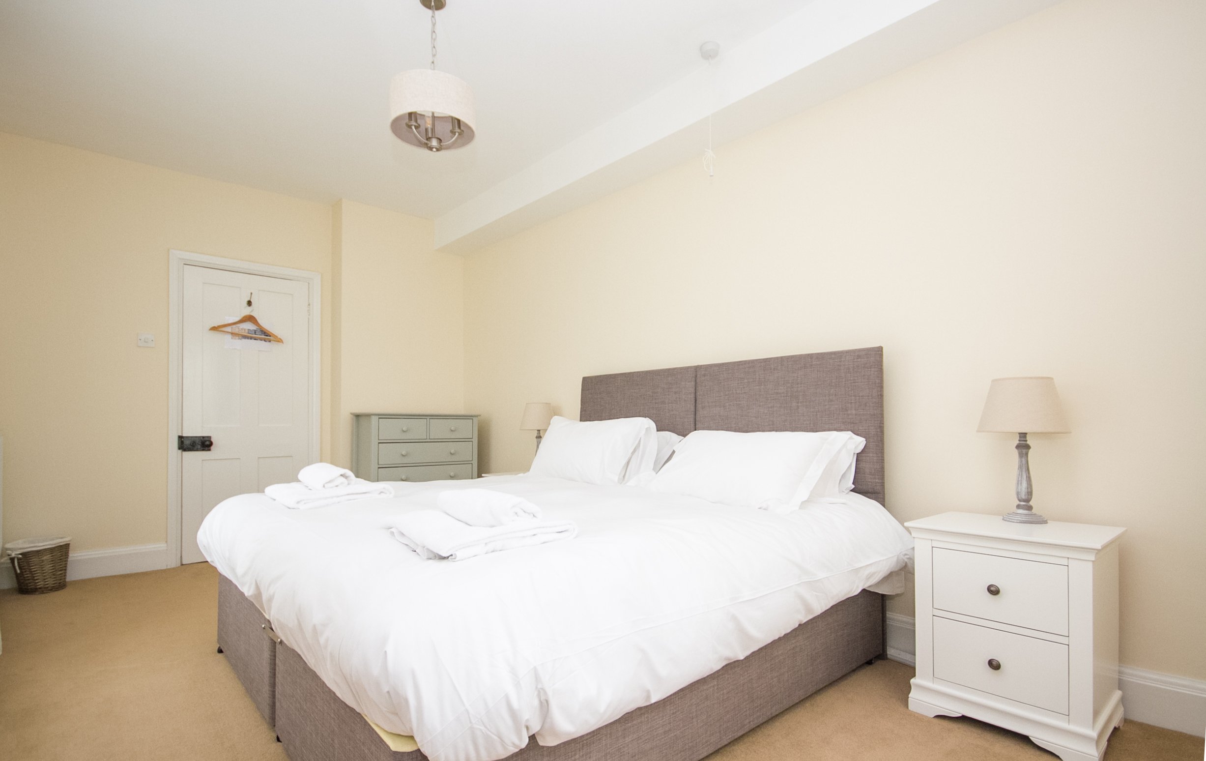 Apartment Super king bedroom (can be made a twin