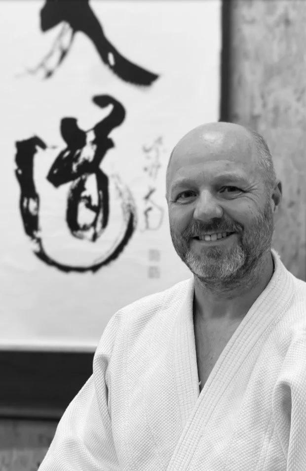 Erwin van der Beek geeft les bij Tendoryu Aikido bij Seishikan Den Haag — authentieke Japanse krijgskunst waarin balans, focus en samenwerking centraal staan.
