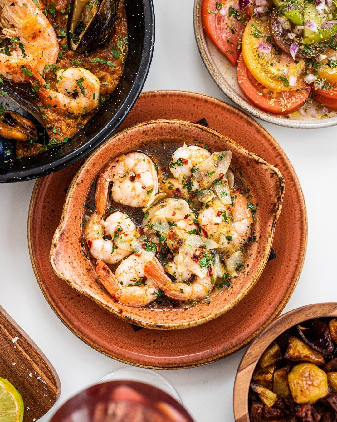 A Spanish classic, Gambas Al Ajillo. Juicy King Prawns swimming in a flavour-filled olive oil, garlic and chilli sauce. You'll find the delicious aroma wafting along the South Bank.

📸 @rebeccadickson_photography
