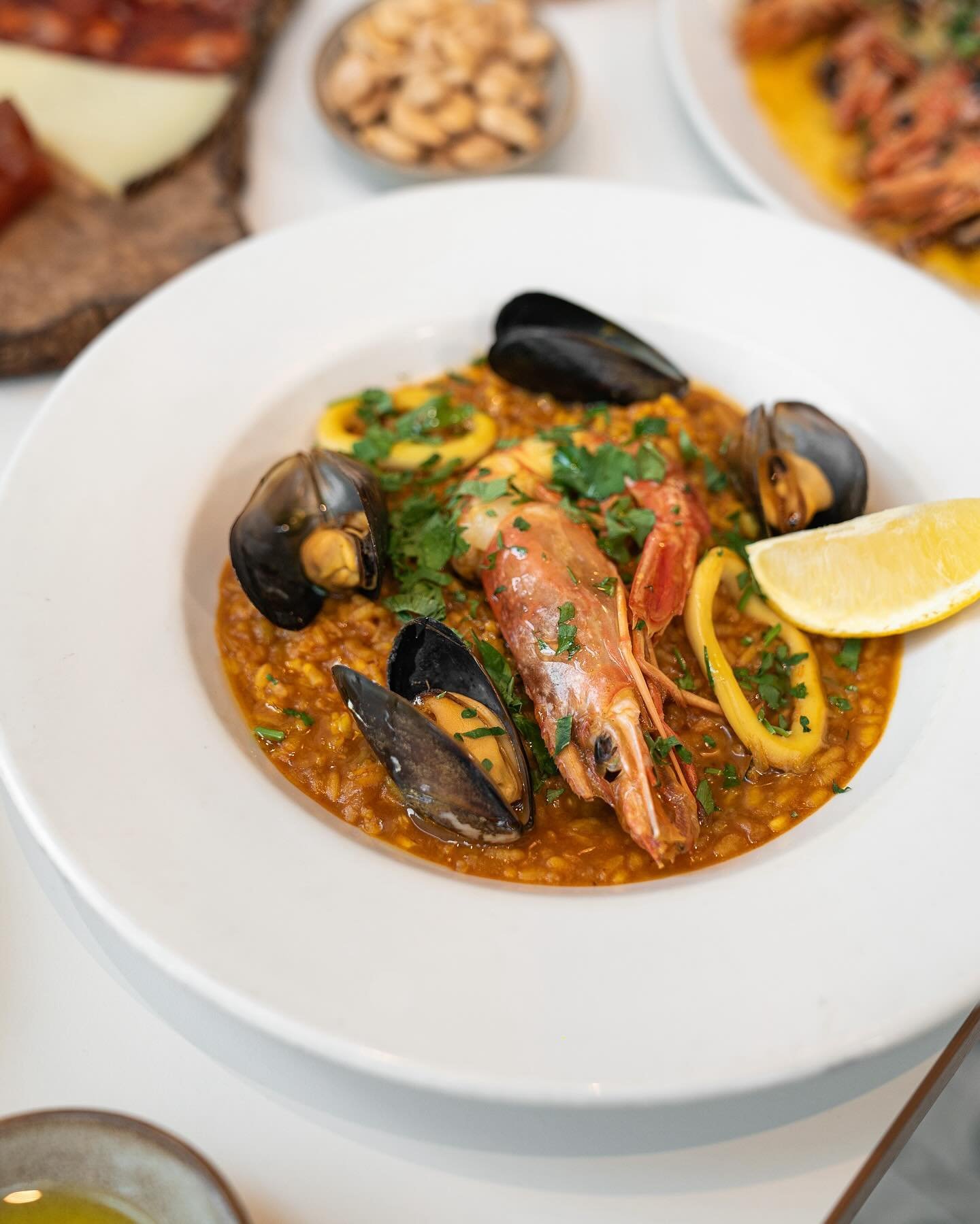 Close your eyes and experience the taste of the sea! 🌊🌅Our Seafood Rice with squid,clams, mussels and prawns will transport you to a Mediterranean paradise🦐🦑
.
.
.
.
#seafoodfeast #seafoods #seafoodrice #londonfood #tapasrestaurant #london #lagam