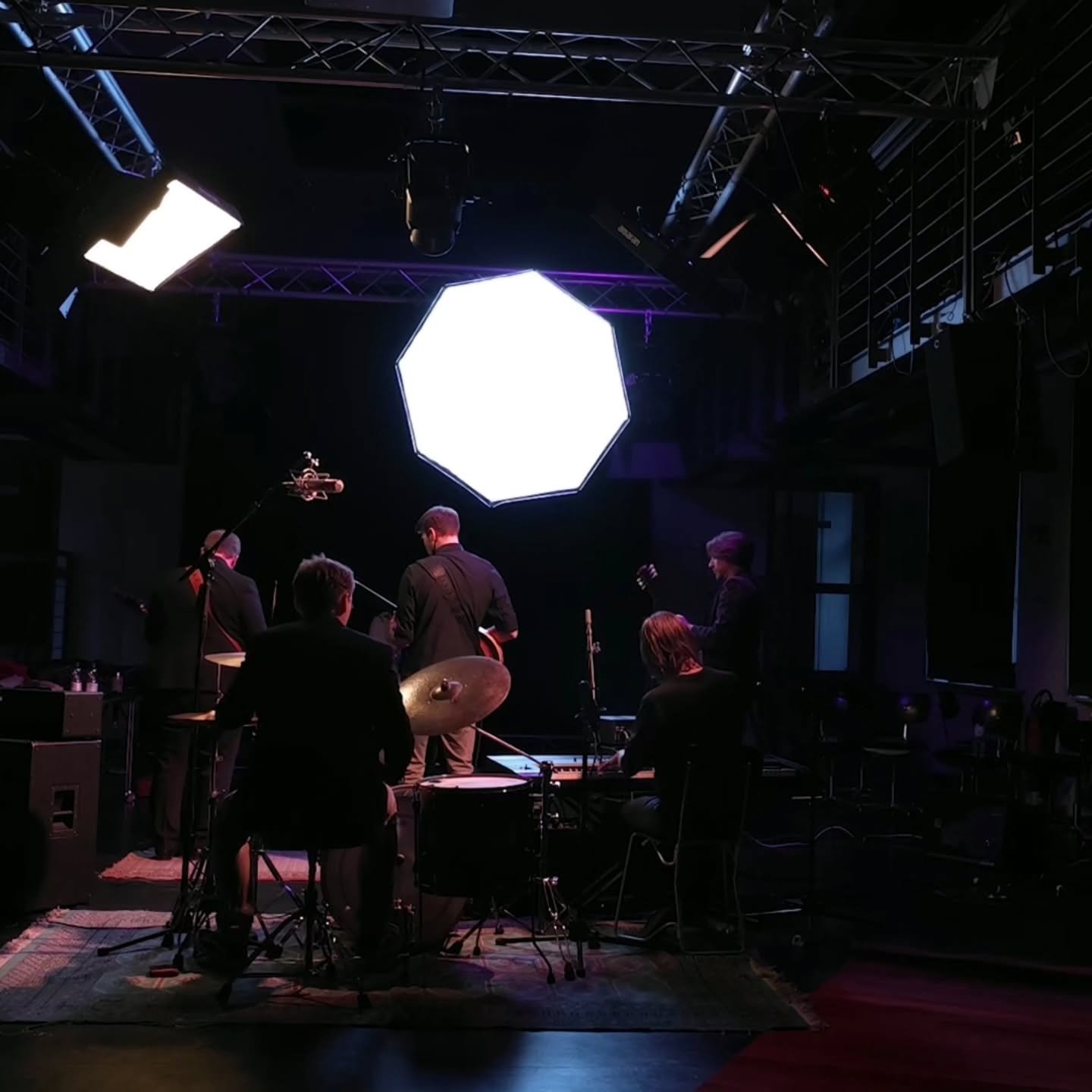 Hier ein toller Ausschnitt aus unserem neuen Livecover von Come Together von den Beatles. Den Link zum Video findet ihr in unserer Bio.

Wir freuen uns auf euer Feedback - und vergesst nicht das Video zu liken und den Kanal zu abonnieren!

Sound &amp