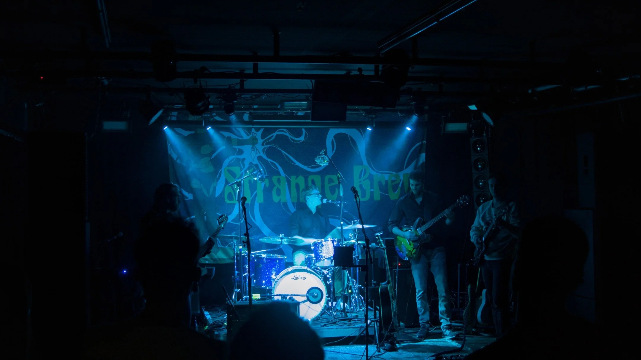 Danke an alle, die letzten Samstag zu unserem Gig im Rothaus erschienen sind! 

Lieben Dank auch an das @musiknetzwerktrier, dass wir bei euch spielen durften.

Als n&auml;chstes k&ouml;nnt ihr uns am Samstag, den 06.12.2025, im @plan_k_trier sehen! 