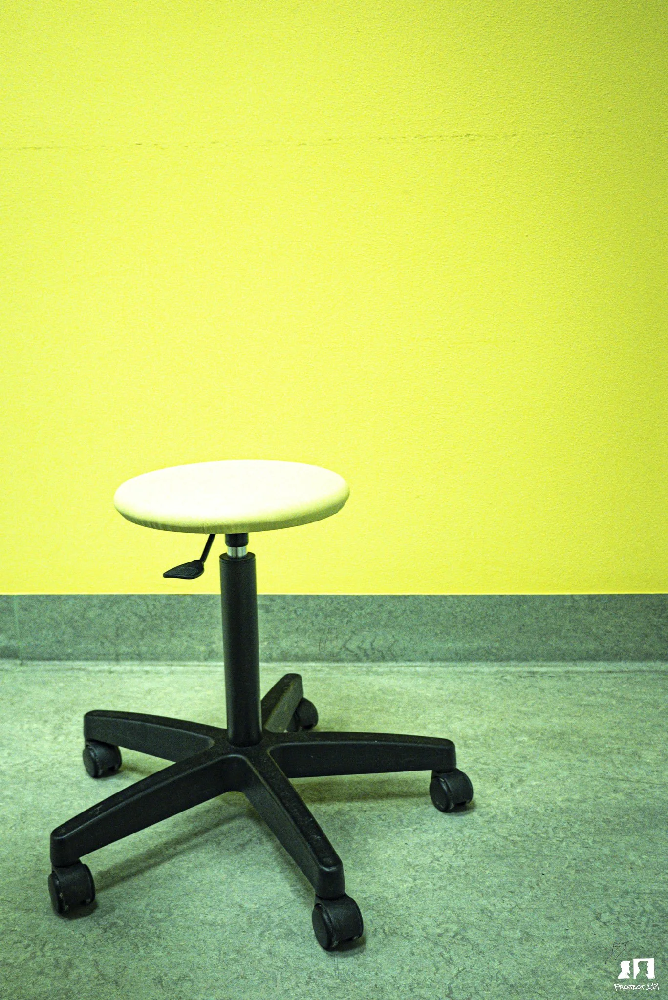 20221205 4 hospital chair.jpg