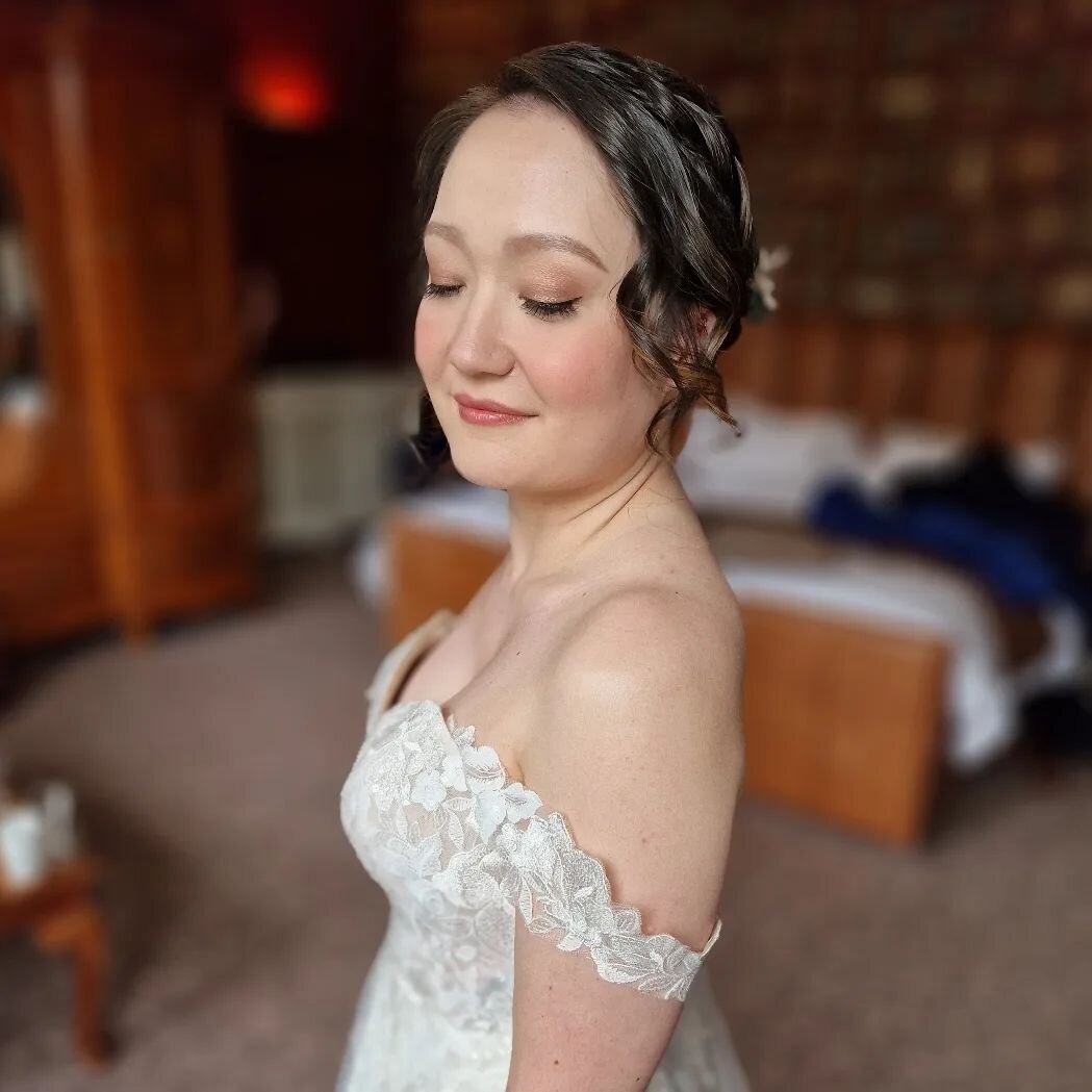 MOEKO ✨️ Thank you for choosing me as your Hair &amp; Make-up artist, you looked so radiant! 🤍
&bull;
#bridalmakeup #bridalmakeupartist #southeastlondonhairstylist #southeastlondonmua #londonmua #londonhairstylist #muabromley #muabeckenham #southeas
