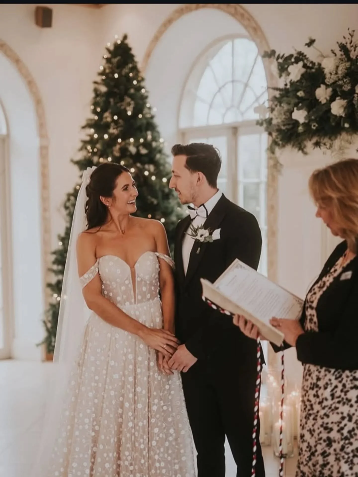 Magical Christmas wedding's ✨️ Happy 1 year anniversary to my bride Sophie and hubby 🎄🫶
&bull;
Wedding venue - @northbrook.park
Wedding photography @flawlessphoto_uk 
Bride @sophie_belloncable 
Celebrant @perfectwordsceremonies
Hair &amp; Make-up @