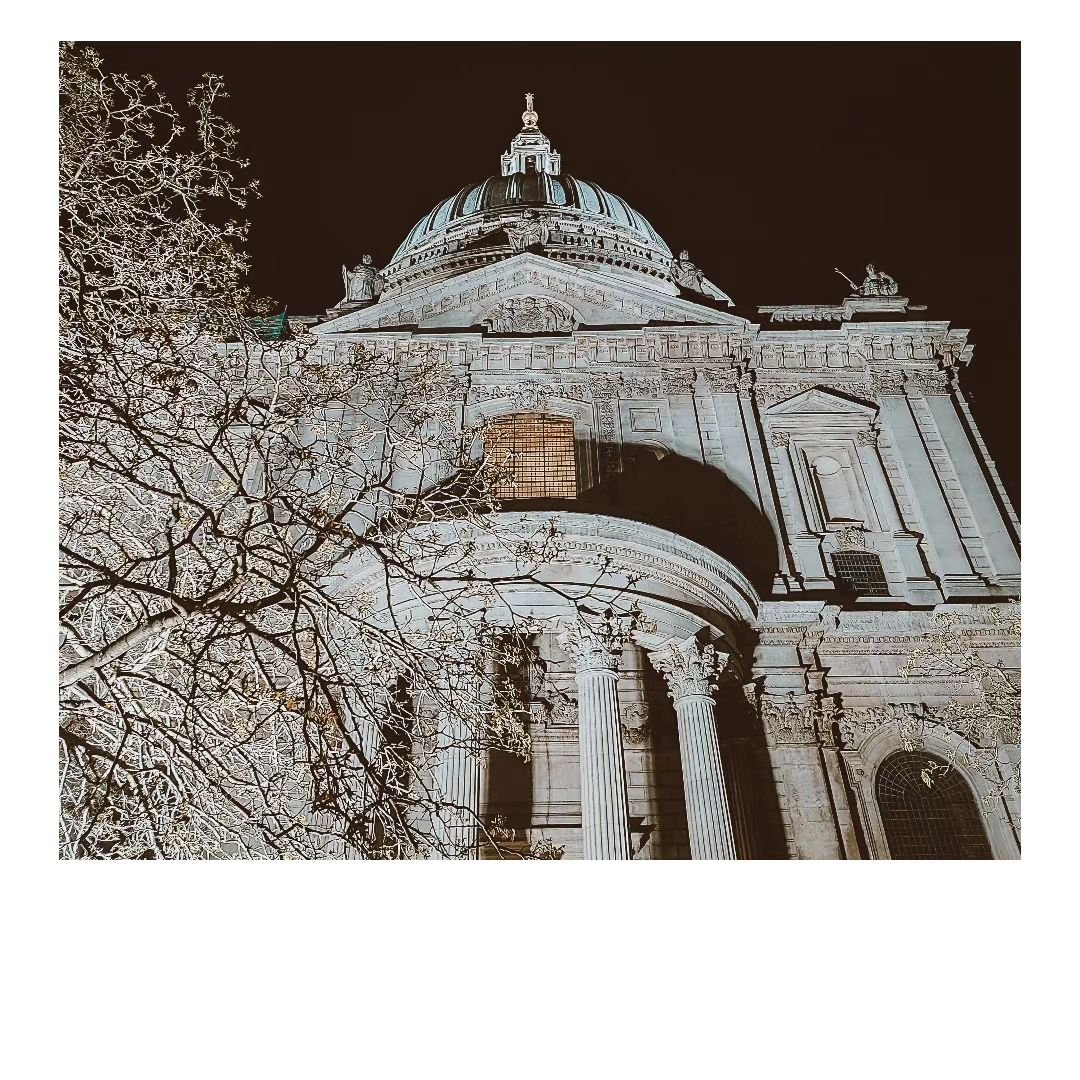 St Paul's part 2/3
.
There's something very beautiful about seen St Paul's illuminated in the night.
.
#streetphotography #photography #london #cinematicphotography #photochallenge #onephotoaday #mcmart #creativity #theartofnoticing #xiomiphotography