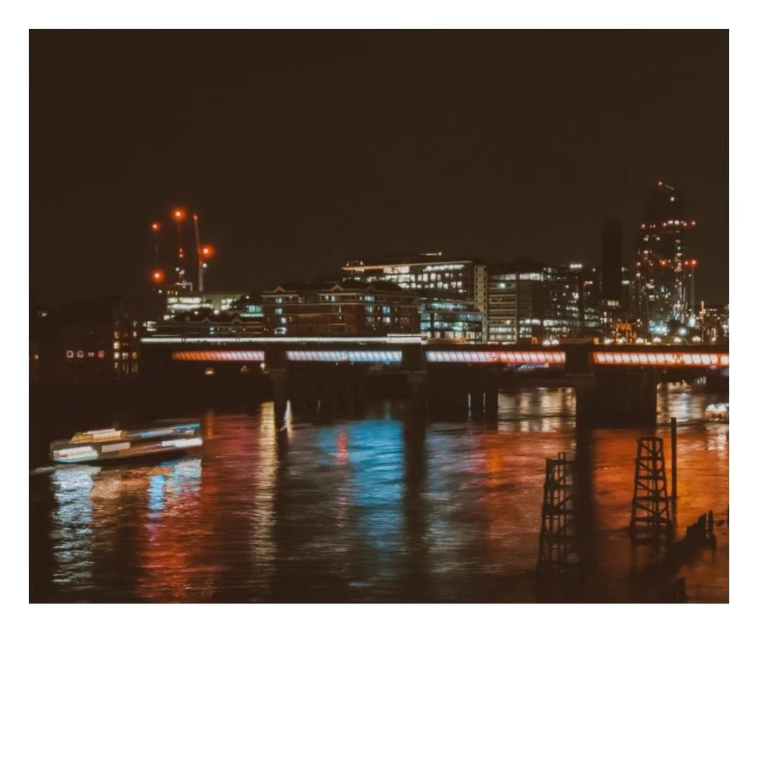 Crossing bridges.
.
#streetphotography #photography #london #cinematicphotography #photochallenge #onephotoaday #mcmart #creativity #theartofnoticing #xiomiphotography #night #nightphotography