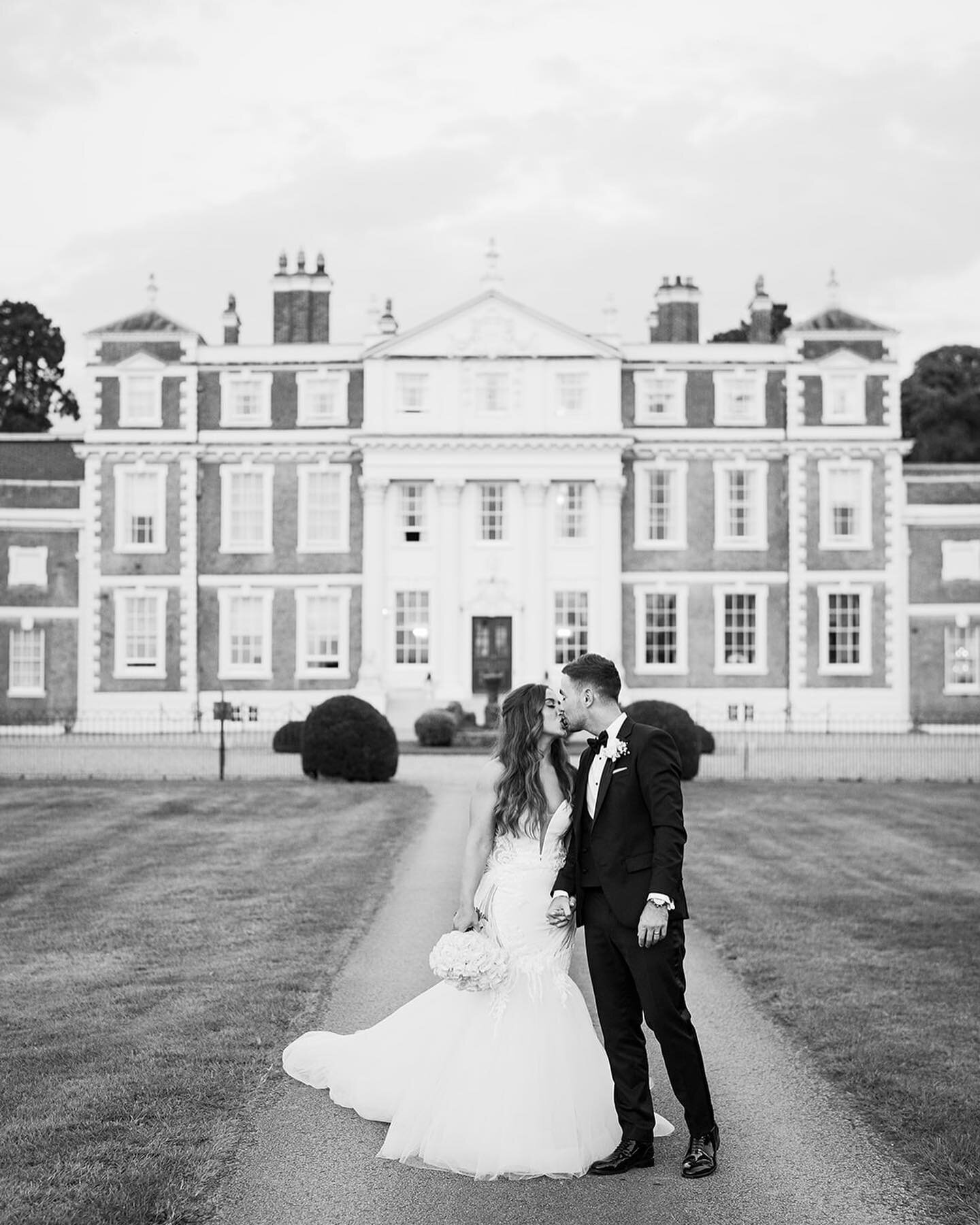 J e s s i c a +  T o m 

Just wow!! 🤍 An absolutely incredible day at the fabulous @hawkstone_hall for Jessica and Tom on Friday!! Huge congratulations you lovely newlyweds! Your preview had landed 🤍🤍🤍

Venue: @hawkstone_hall 
Dress: @perfectdaze
