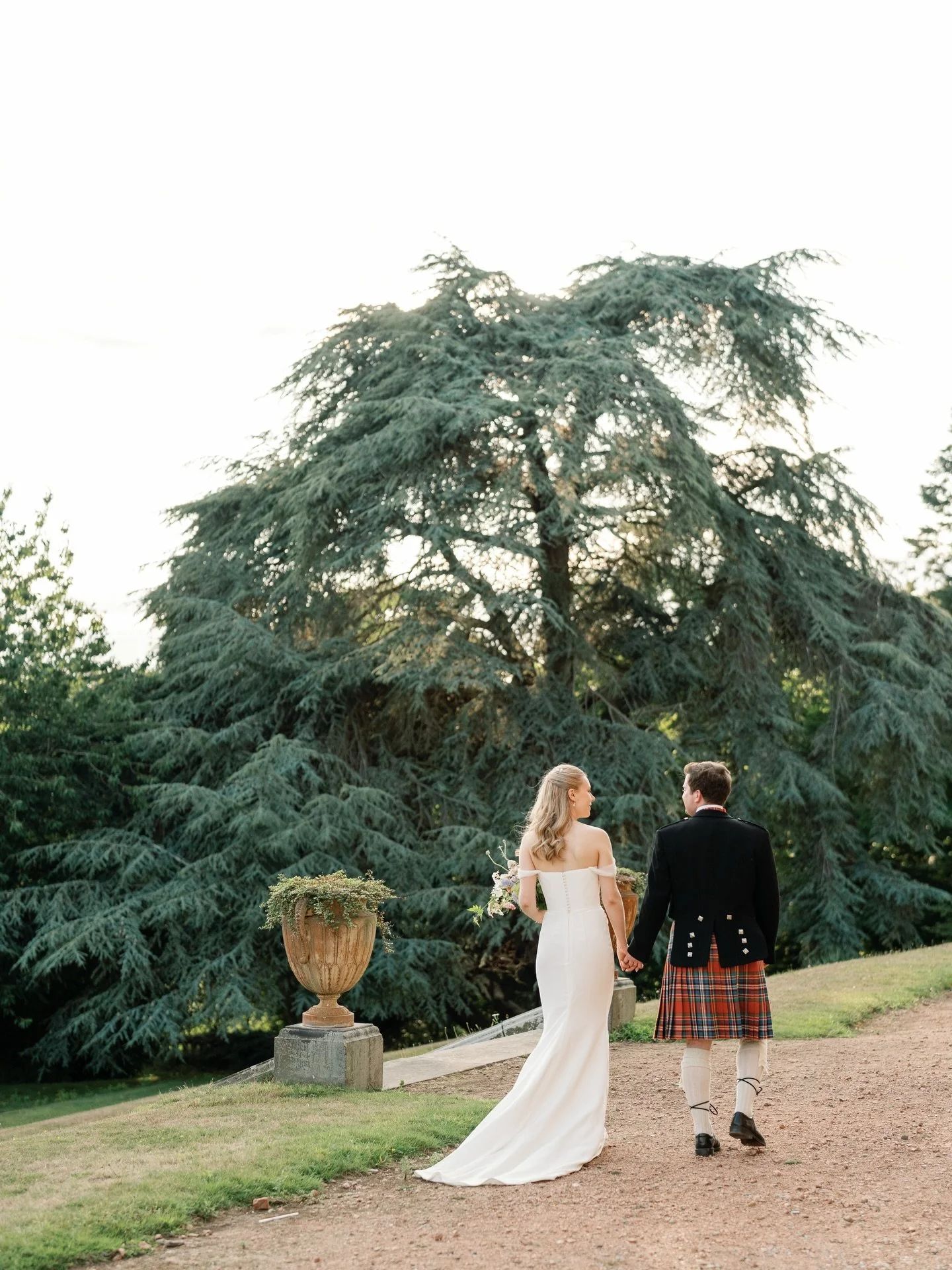 A few more frames from this incredible @berwick_house wedding earlier this year. What a dreamy day this was 🤍

Venue - @berwick_house 
Planner &ndash; Jade @shropshireweddingsevents 
Videographer &ndash; @tomharringtonfilms 
Florals &ndash; @greenda