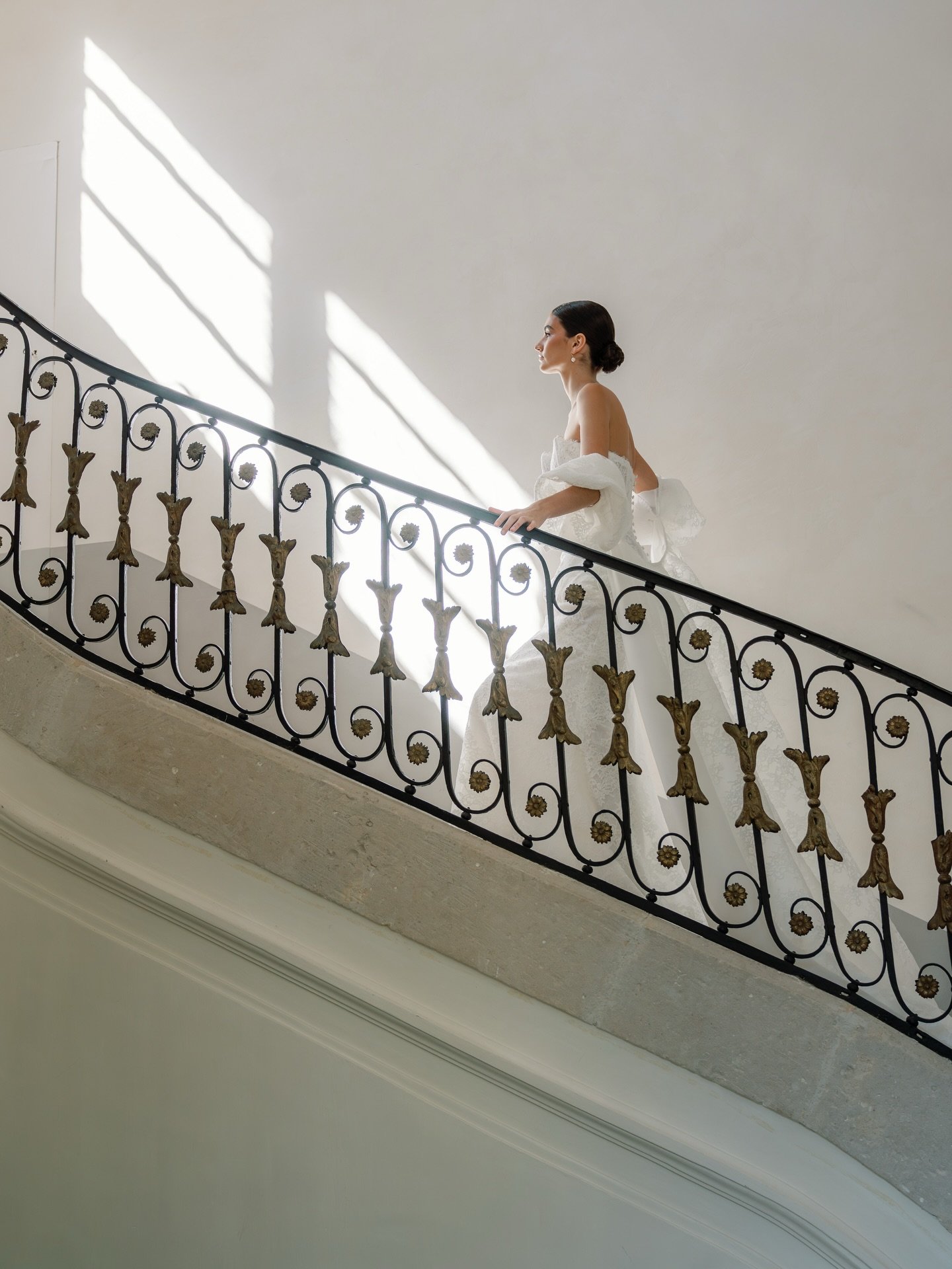 So excited for the year ahead, many more French weddings in 2026 ✨
France, Italy, and Ireland already on the itinerary. 🤍

Venue @chateaudelhospital 
Flowers @fairyfleur1 @ourfabulousthings 
Dresses @aboutlove_andco 
Mua @maudloarec_mua 
Planner @ma