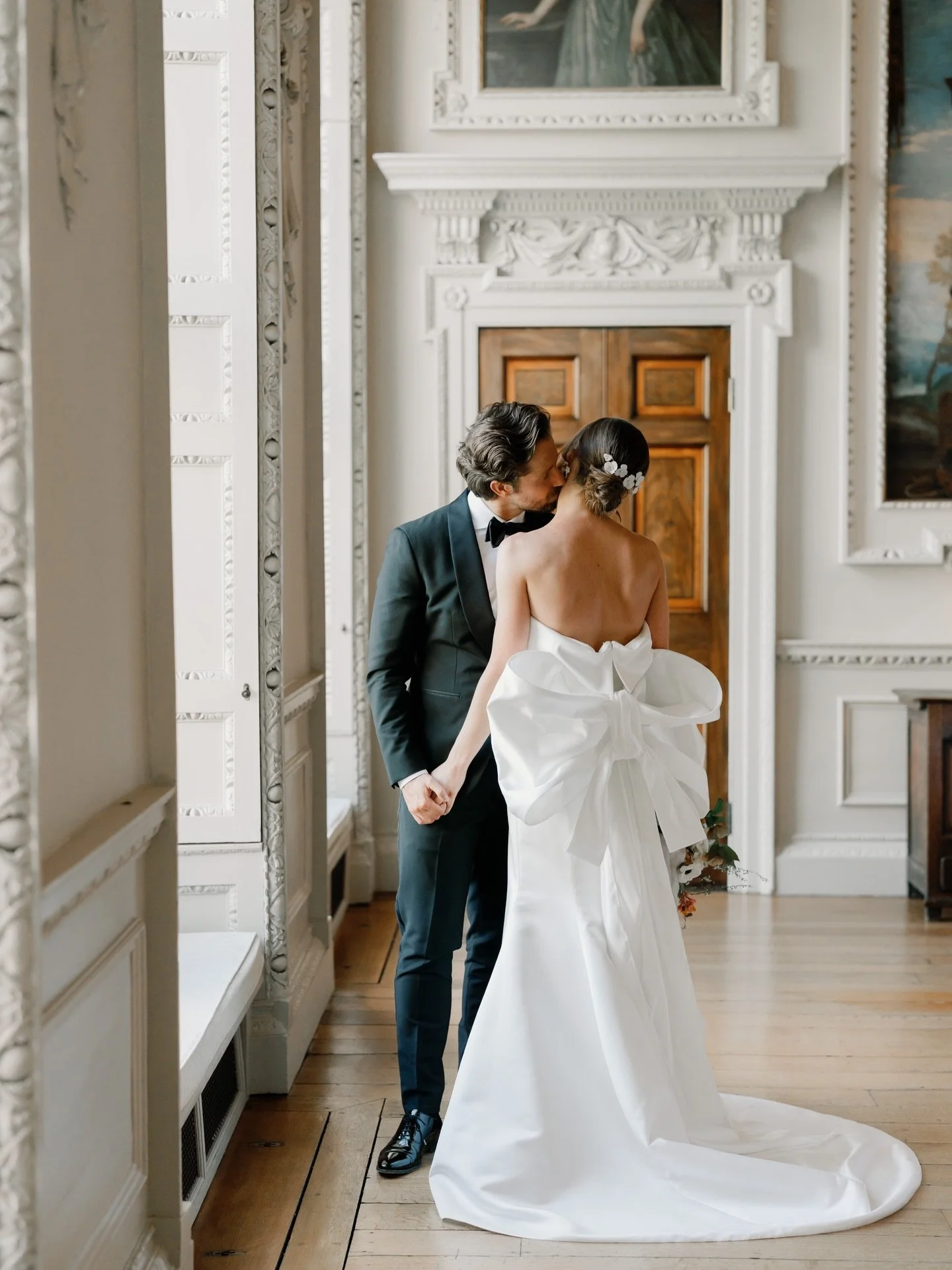 Revisiting this lovely editorial at @hawkstone_hall 🤍

Concept, planning &amp; photography: @charlottepalazzophoto 
Venue: @hawkstone_hall 
Flowers: @hopeandflorastyle 
Stylist &amp; Stationer: @soireestudiouk 
Cake: @tspcake 
MUA: @hannahdoramakeup