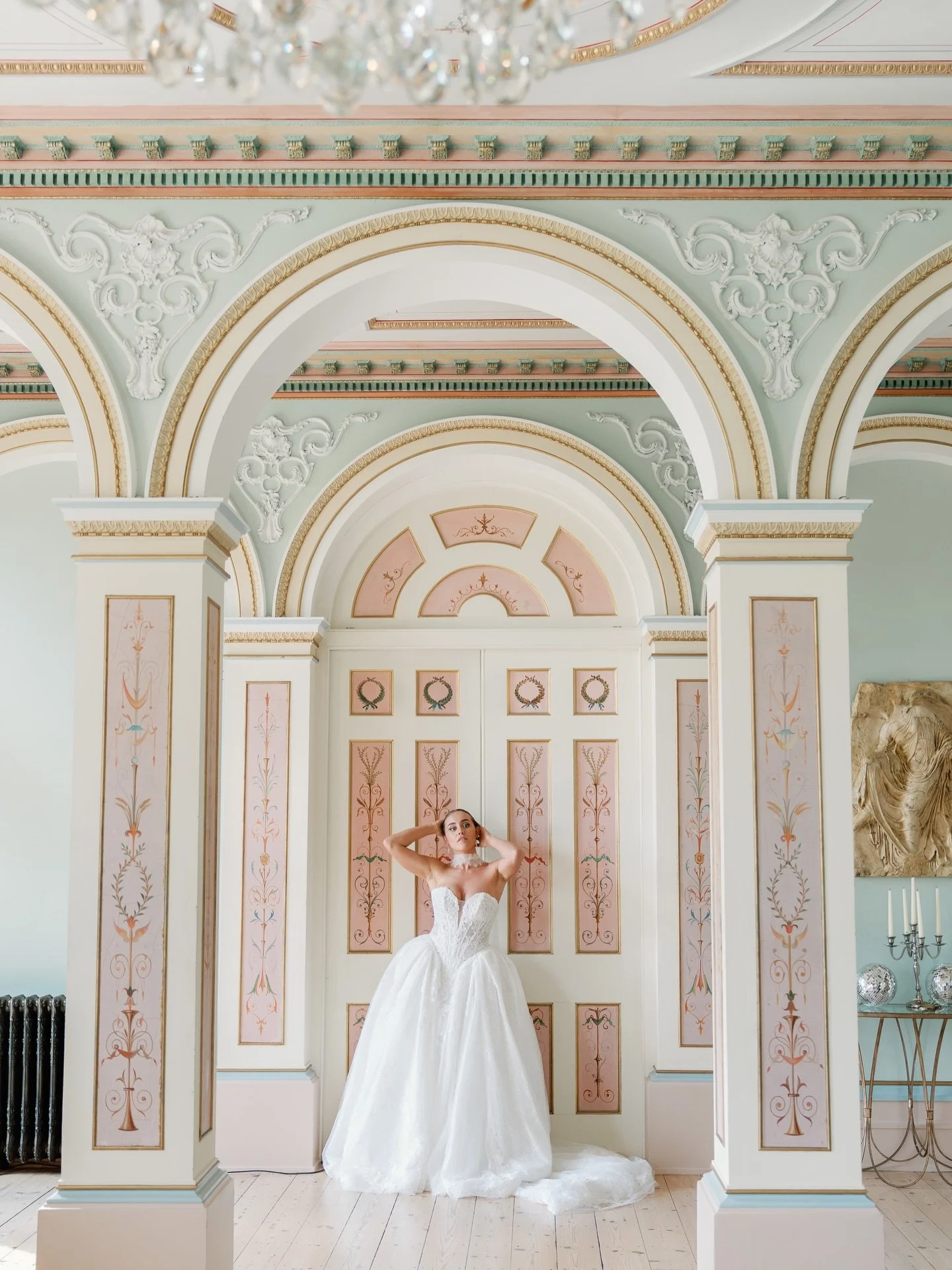 I&rsquo;ve wanted to shoot in this room at @thelocationhouse for some time now and it did not disappoint! 🤍 Thank you @luxe.workshops @luxe_byamelia for this incredible workshop! Always so good to create and meet other creatives! 🤍

Workshop host a