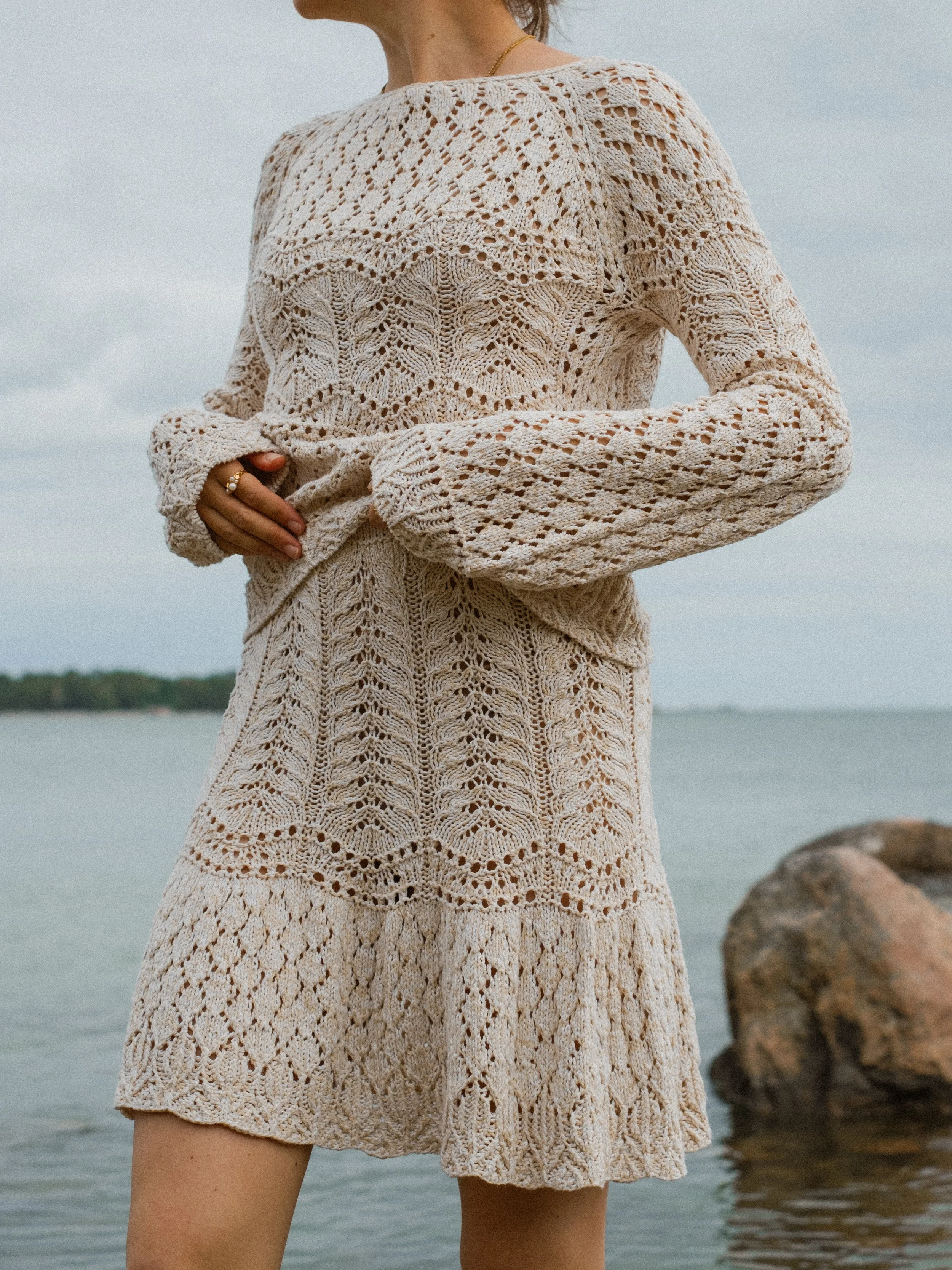 seashore-blouse-lace-knitwear-pattern-elegant-fit-closeup.jpg