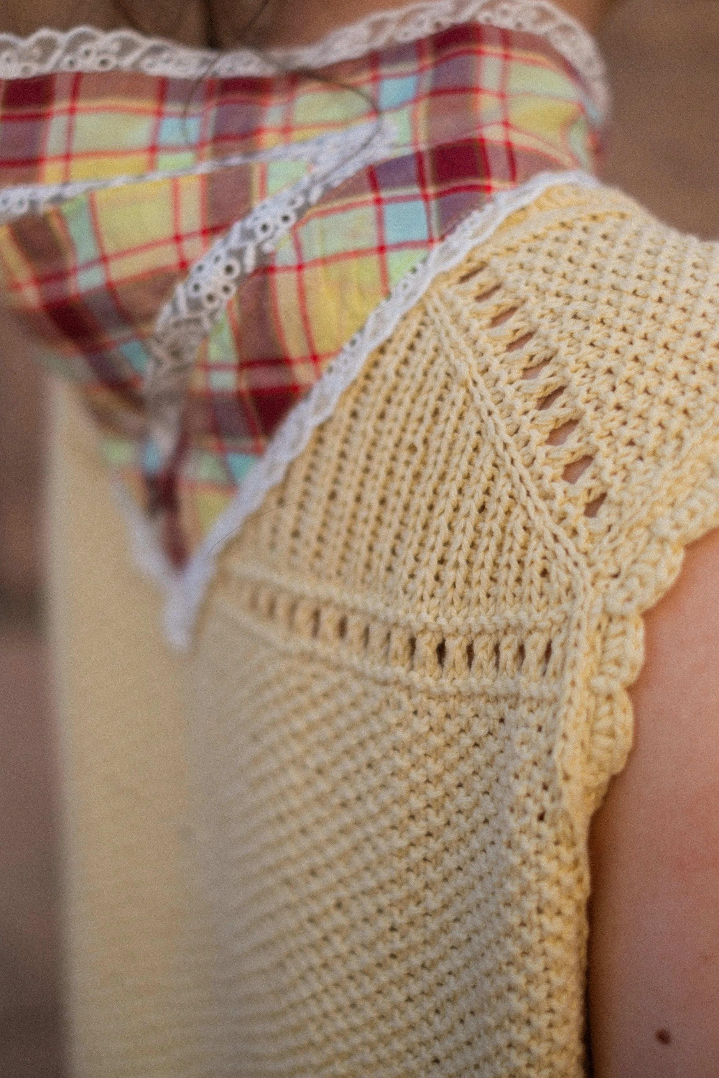 cornflake-top-butter-yellow-scallop-armhole-close-up.jpg
