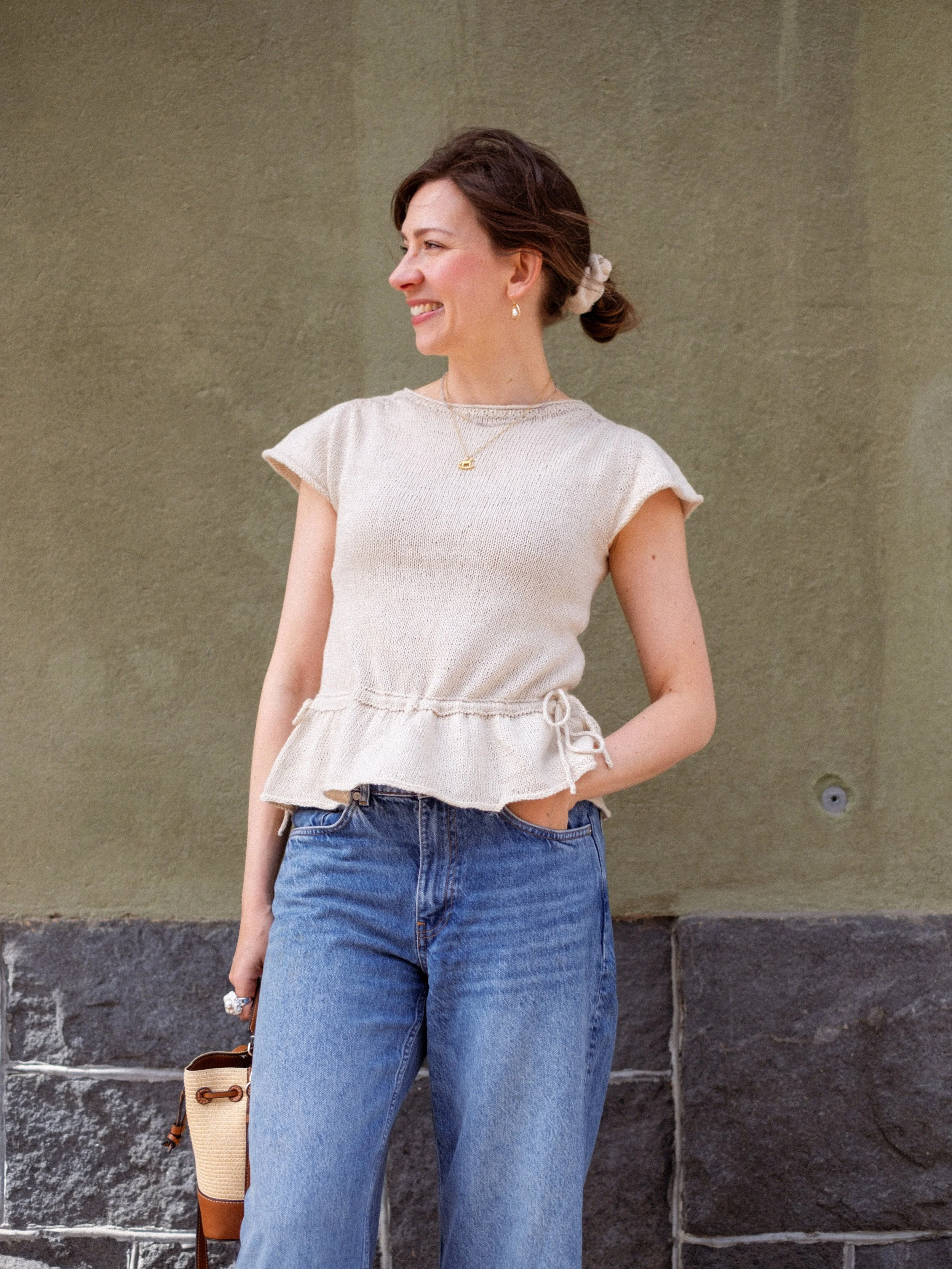 flutterby-top-cream-smiling-jeans-street-style.jpg