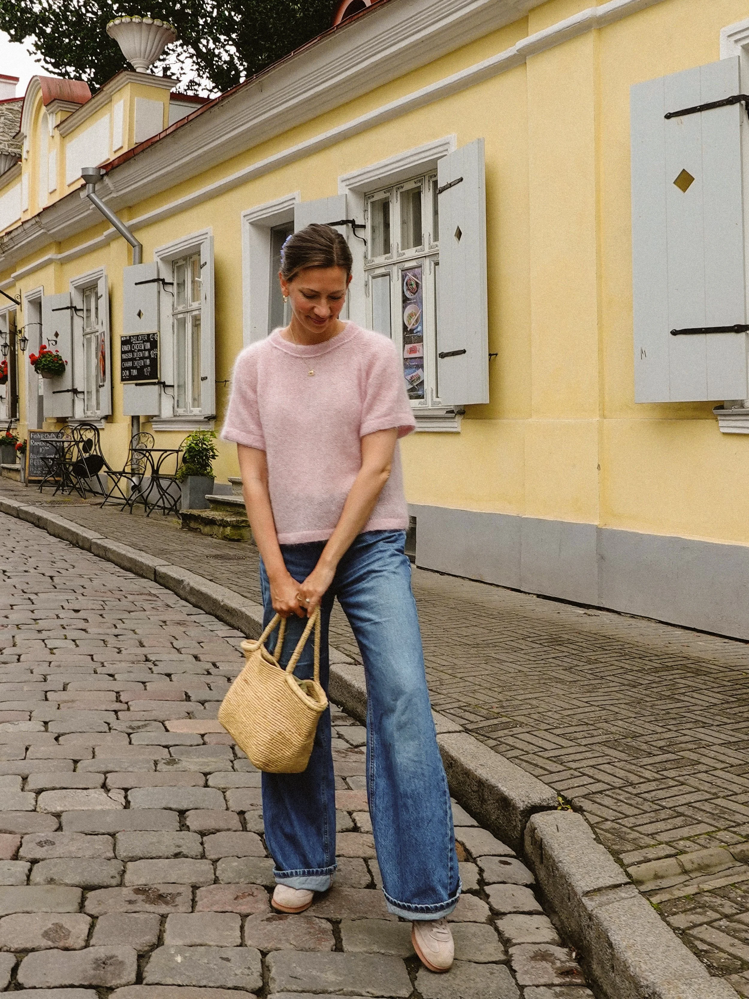 vanilla-chilla-tee-pink-street-style.jpg