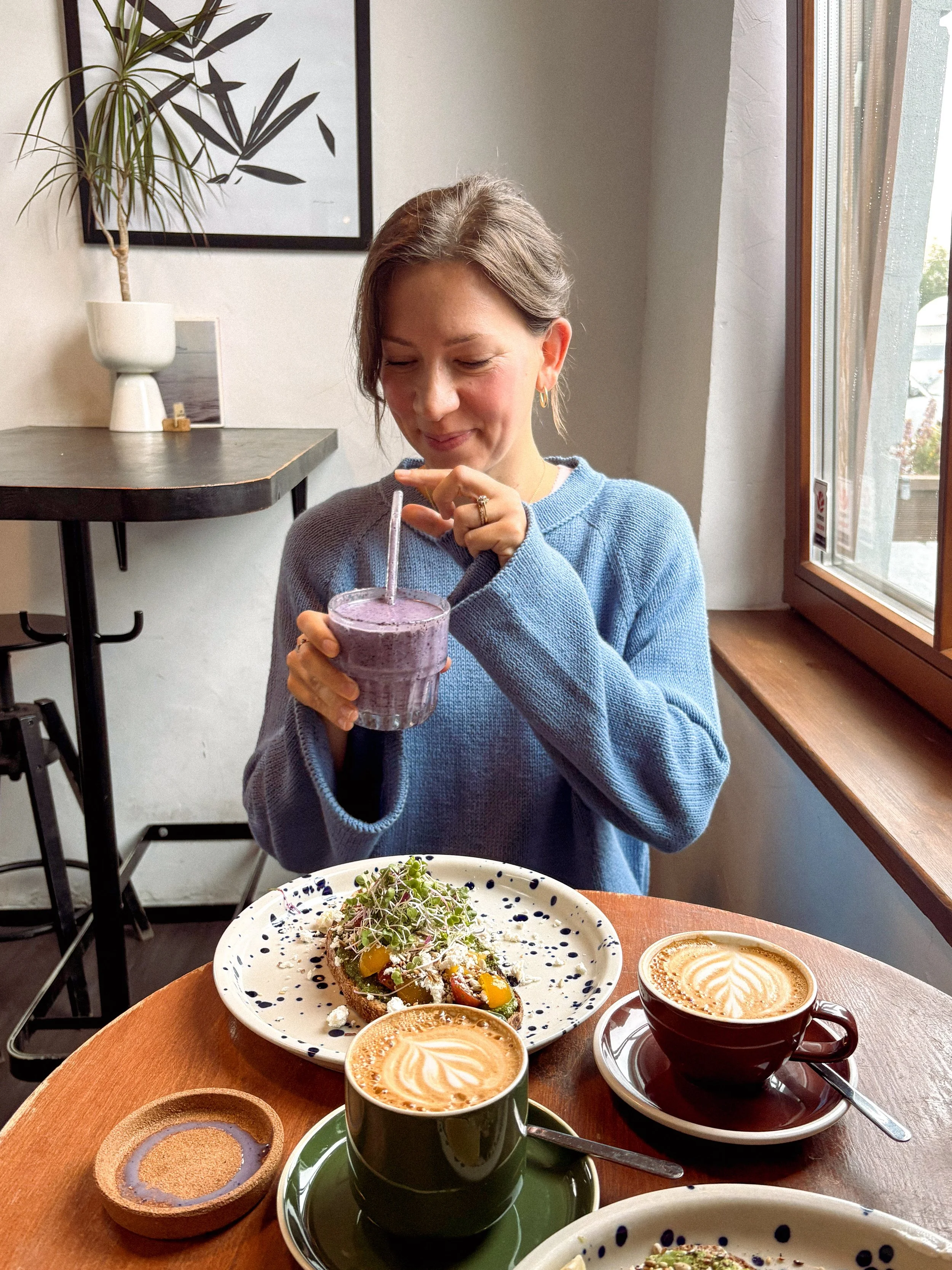 vanilla-chilla-tee-long-sleeve-blue-smoothie-lifestyle.jpg
