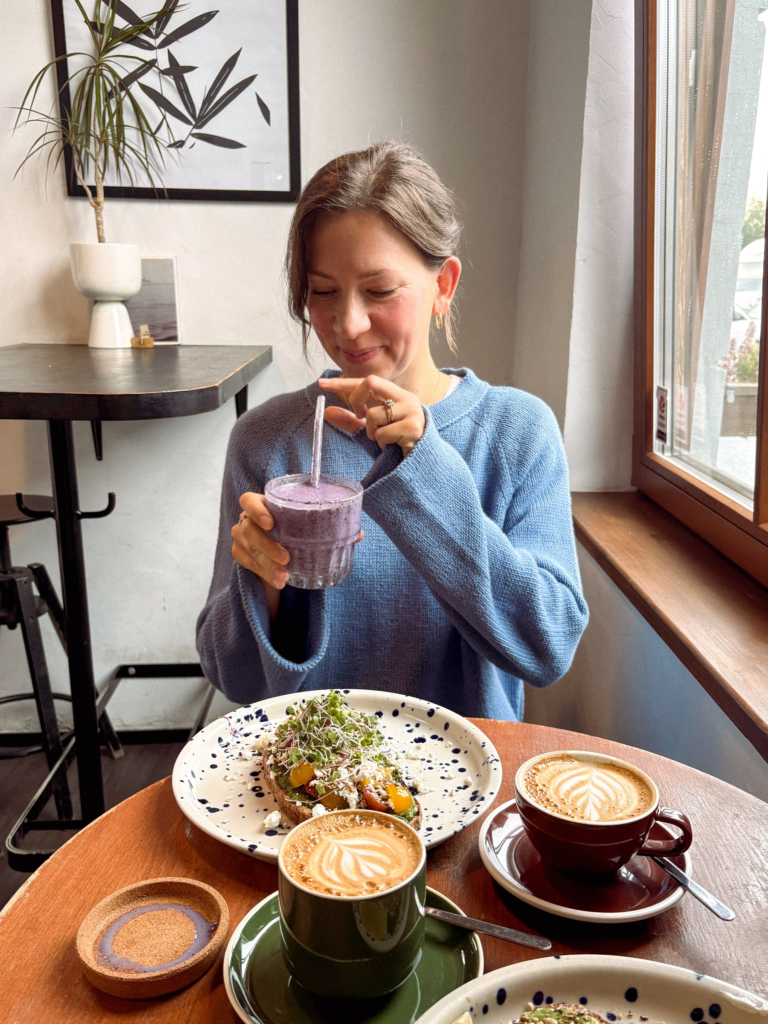 vanilla-chilla-tee-long-sleeve-blue-smoothie-lifestyle.jpg