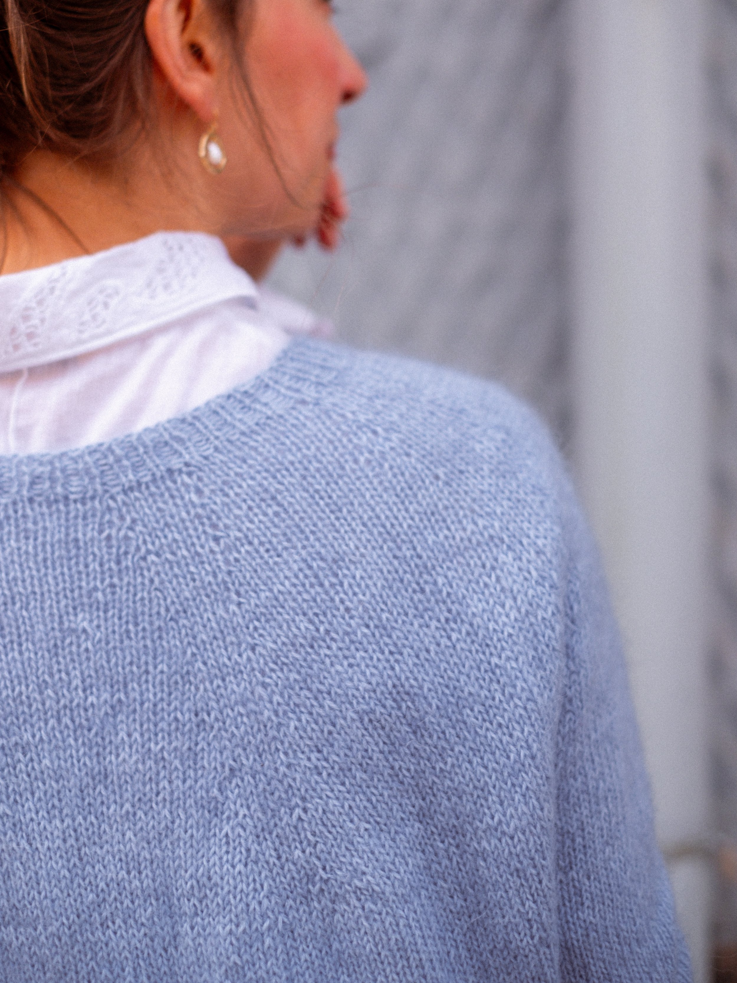 juice-sweater-back-yoke-blue.JPG