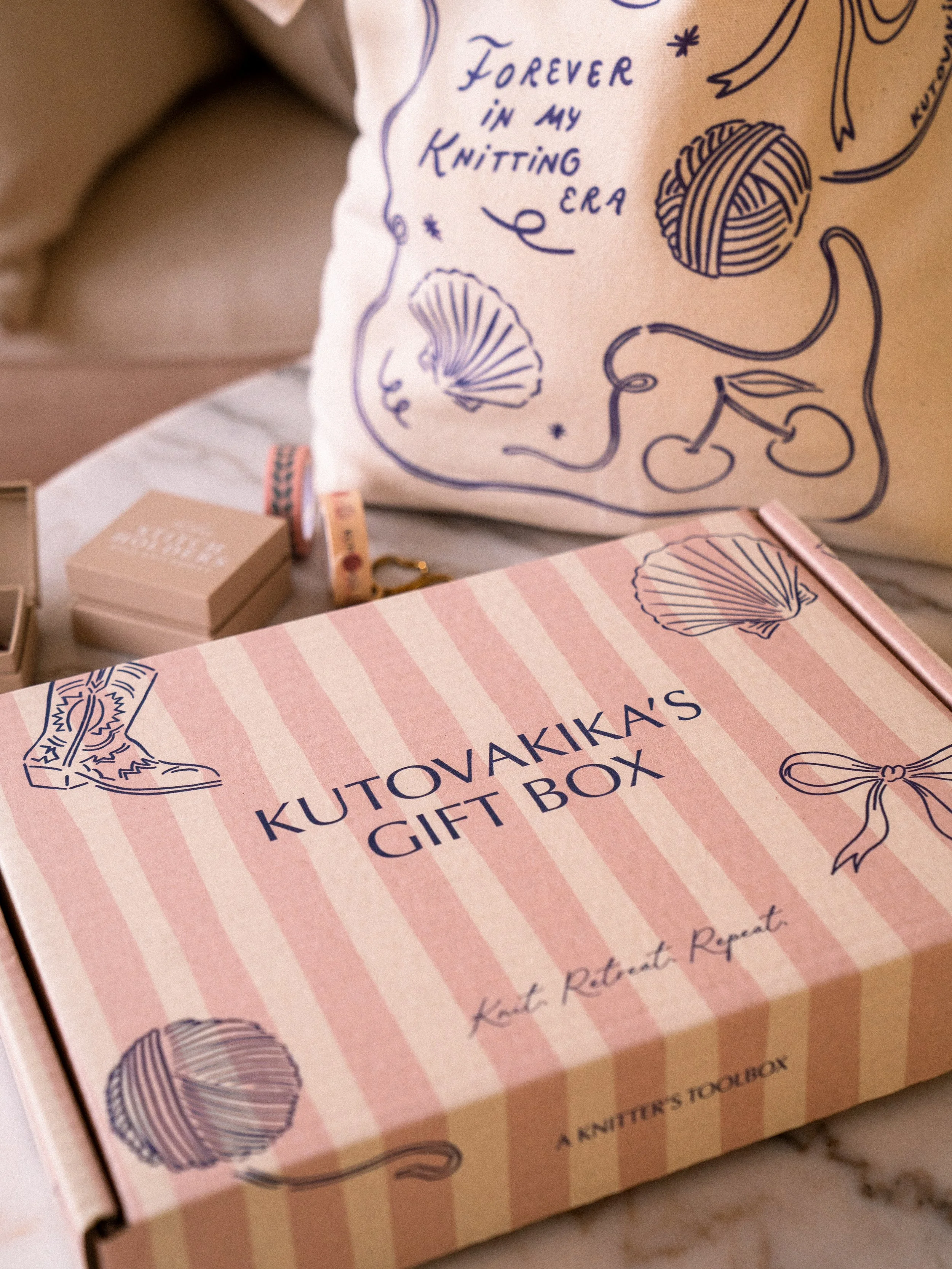 knitting-accessories-gift-box-with-tote-bag-kutovakika.JPG