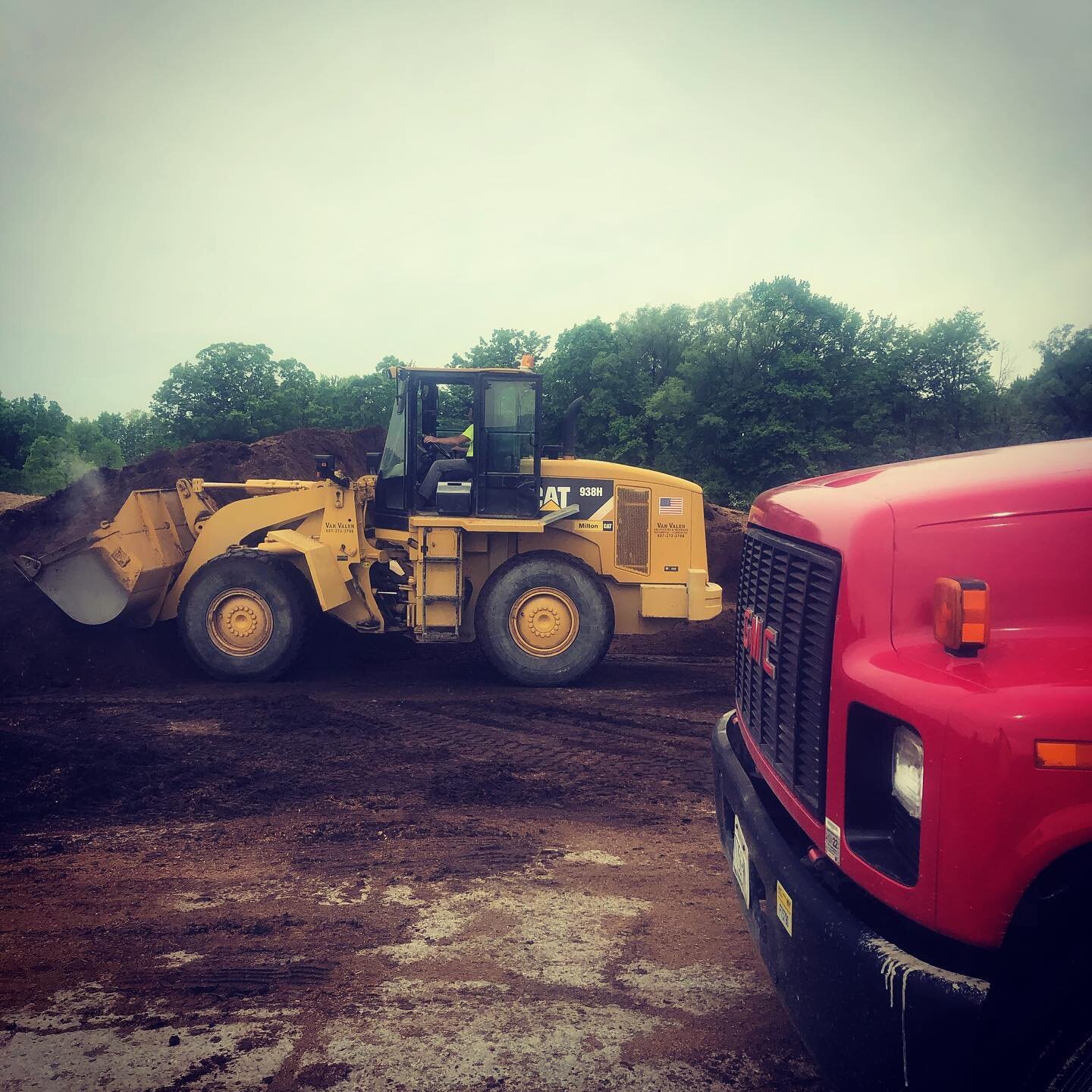 300 loads of Manure hauled in 4 days with three trucks and we are finally finished ✅.