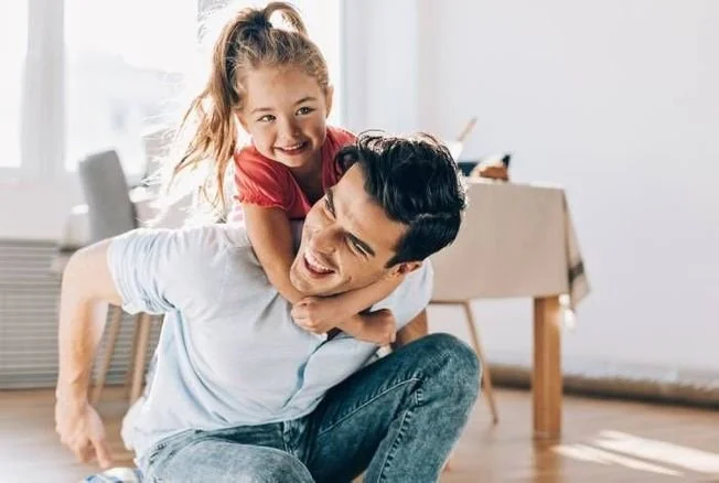 Les Langages de l'Amour de Gary Chapman pour les parents — Montessori