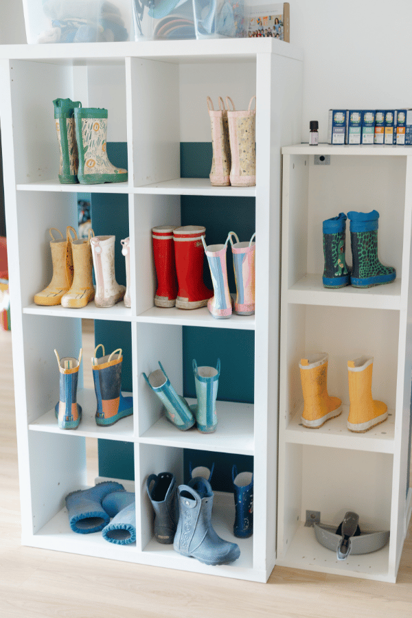 ecole-montessori-geneve-autonomie-rangement-chaussures.png