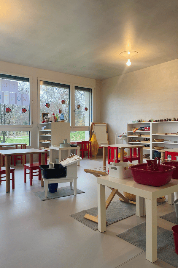 ecole-montessori-geneve-classe-vie-pratique.png