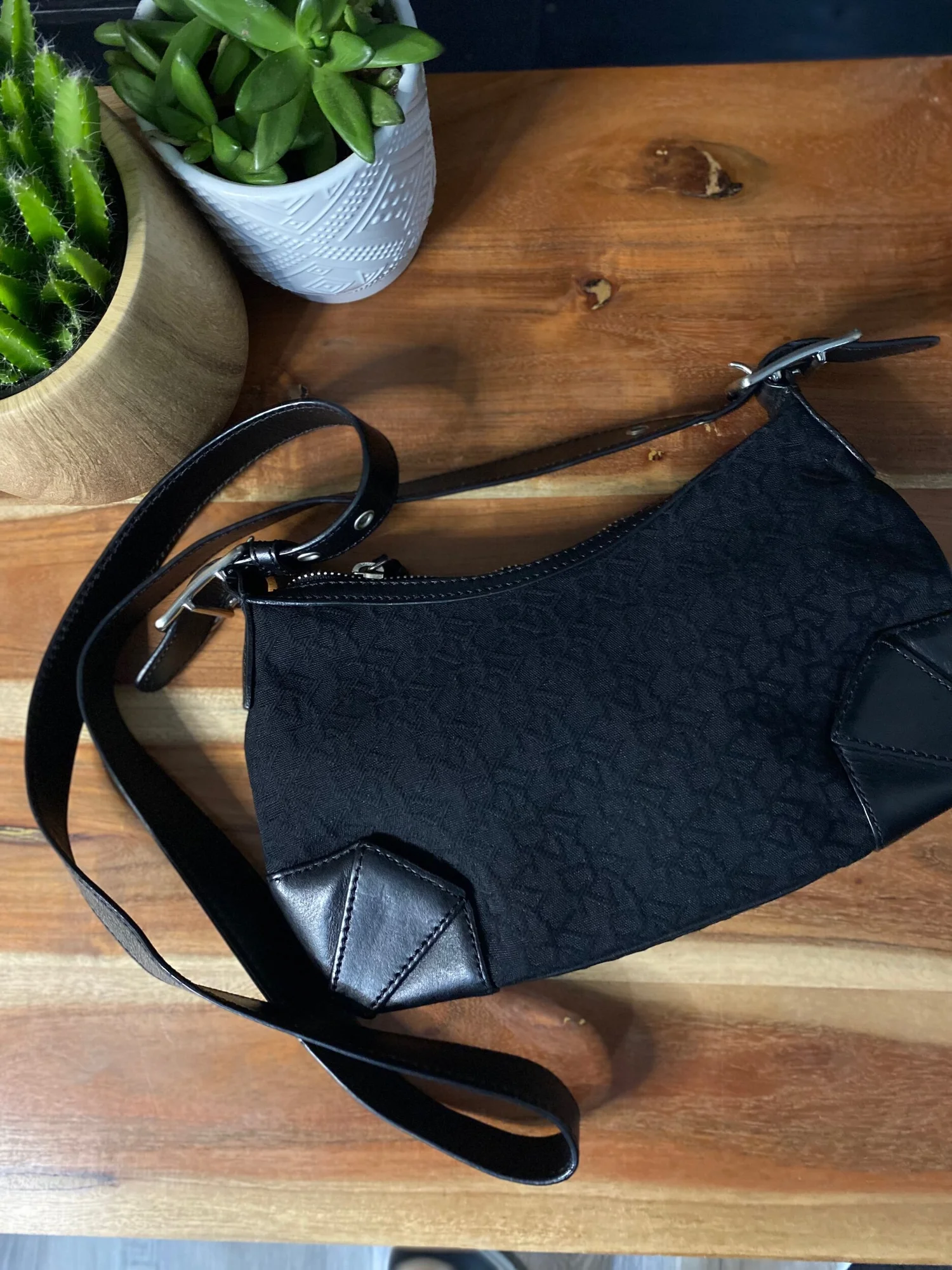 Dkny black small shoulder bag outlet
