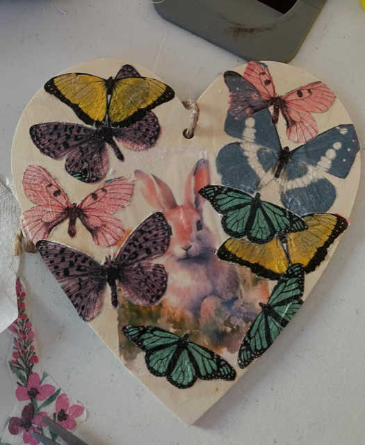 Mar 2025 For International Women's Day Shore member Riona Kearns led a workshop at Pollen Studio, Belfast , using image transfer methods to make Spring Creations.