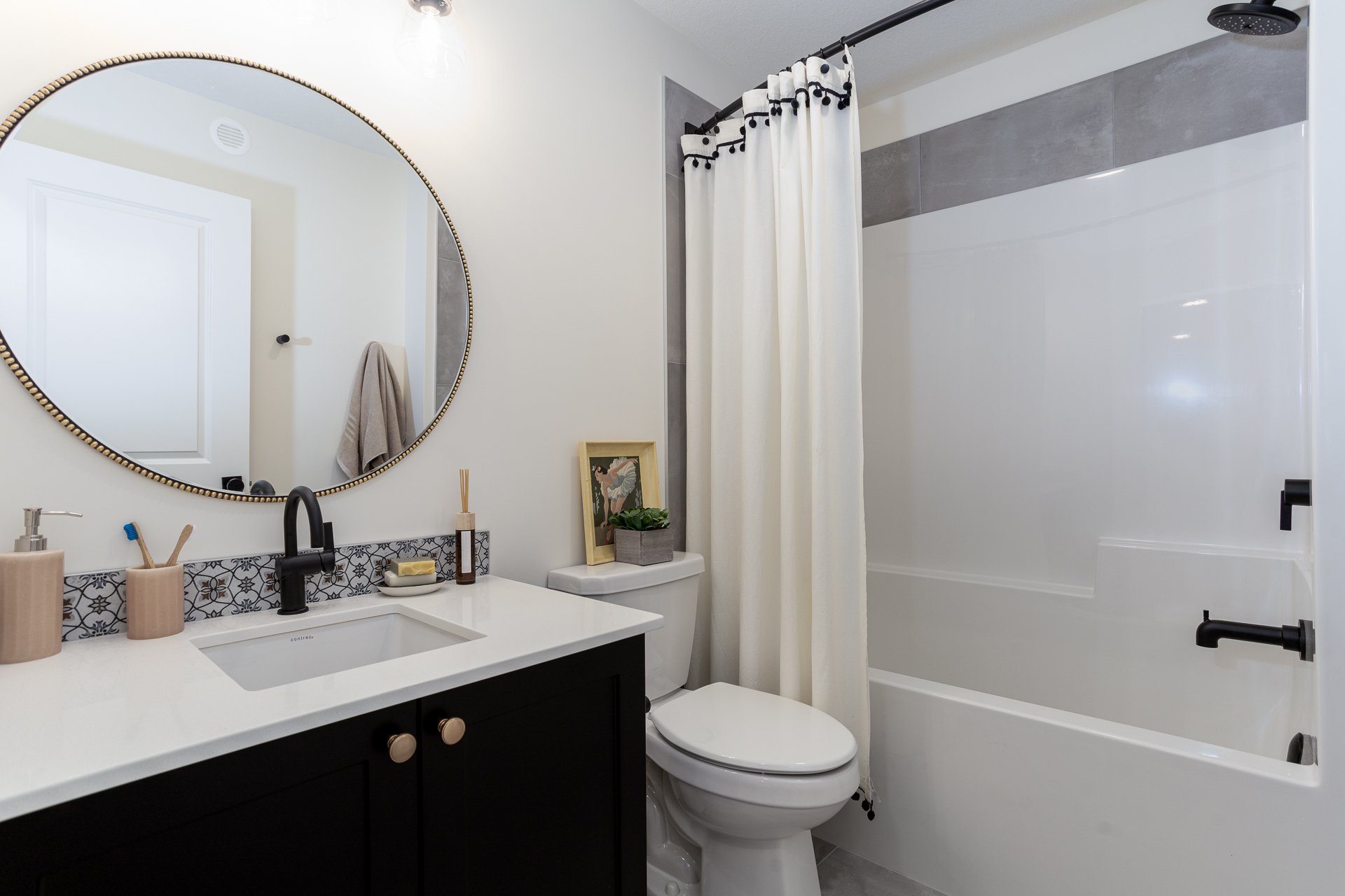 Alquinn Homes Showhome Sept 2022-112.jpg