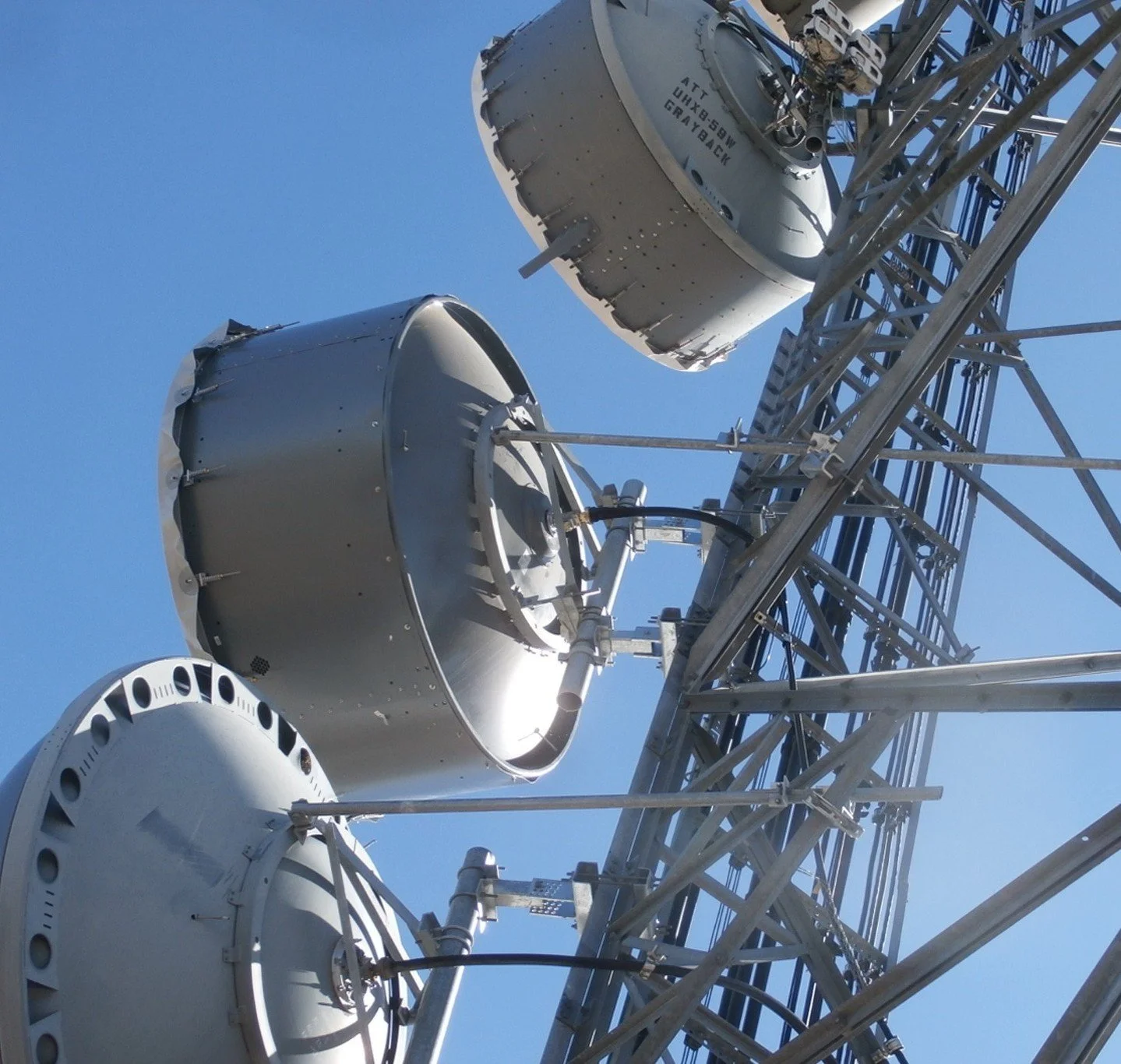 The team headed back out a few weeks later to finish the job, working within a very narrow weather window. On the other end of the hop, the dish was landed in tight headroom and tag room between two existing dishes. Perseverance and experience delive