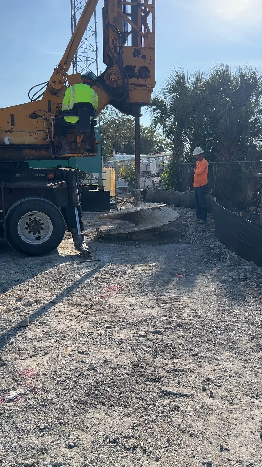 The caisson crew is getting started on the tower foundation for another municipal partner in Florida!

#LUT #ConstructionProgress #Engineering #Infrastructure
